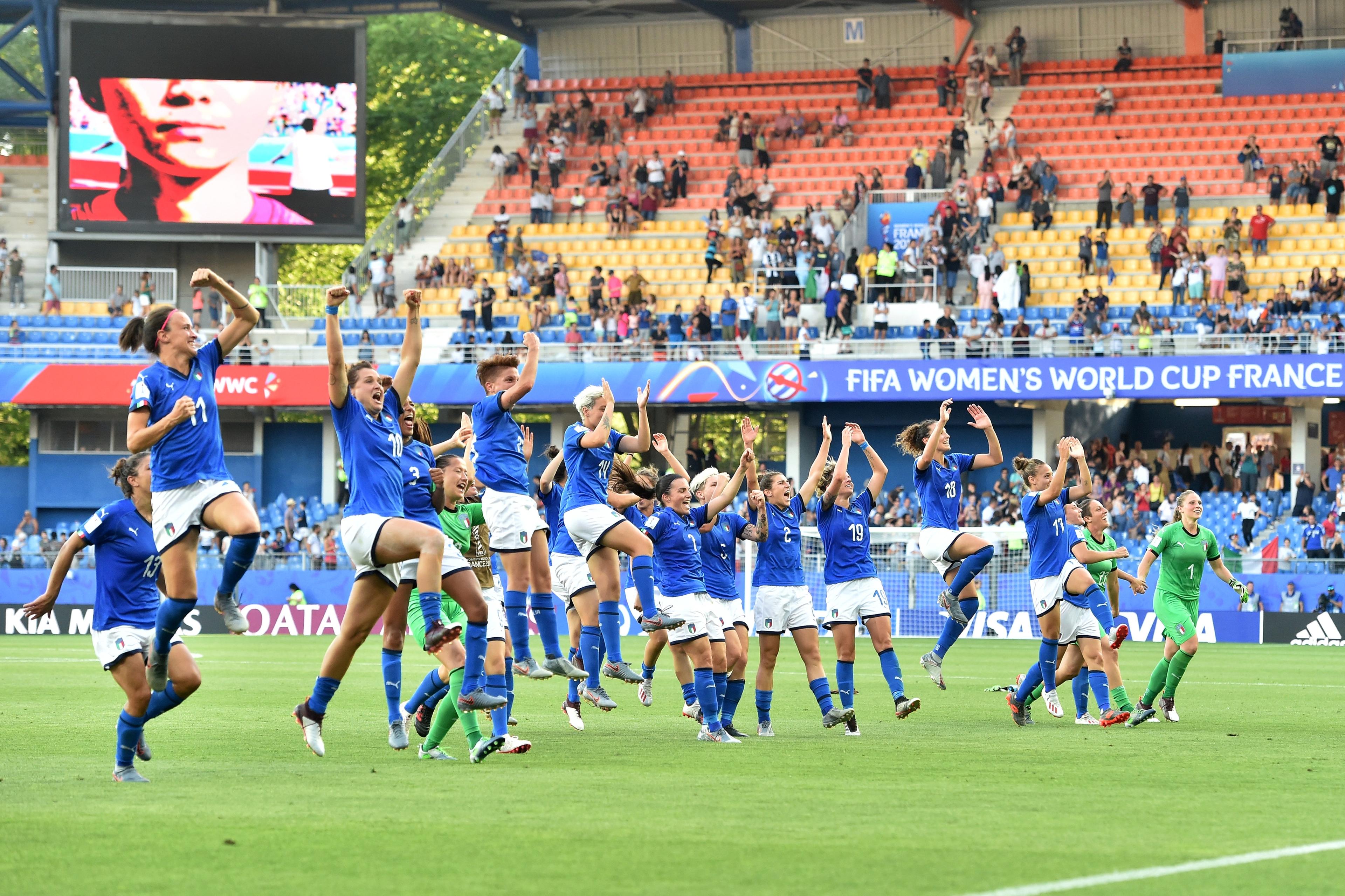 MONTPELLIER, FRANCE - JUNE 25: Players of Italy Women celebrate after winning the 2019 FIFA Women\\'s World Cup France Round Of 16 match between Italy and China at Stade de la Mosson on June 25, 2019 in Montpellier, France. (Photo by Tullio M. Puglia/Getty Images)