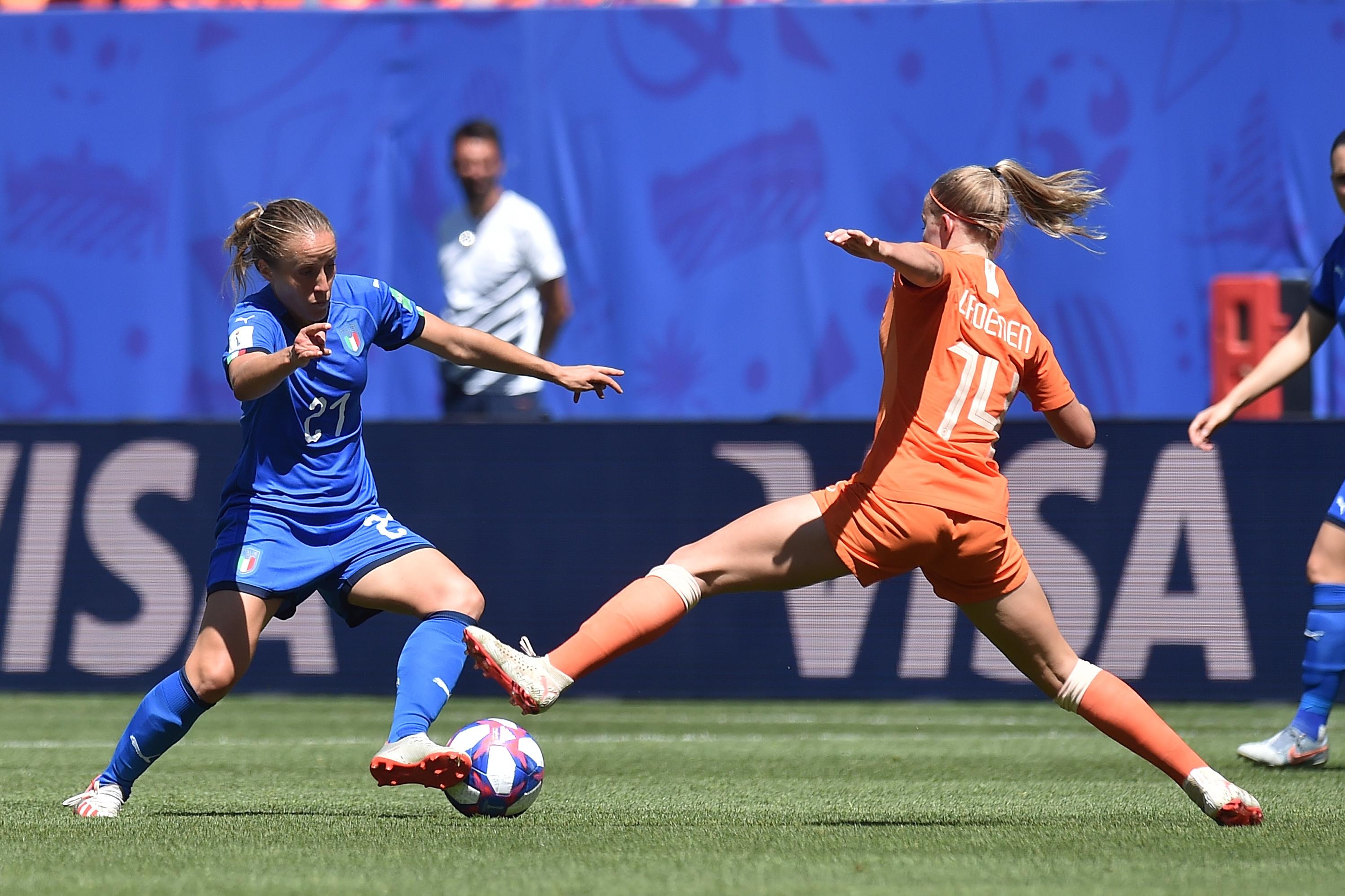 VALENCIENNES, FRANCE - JUNE 29: Valentina Cernoia (L) of Italy and Jakie Groenen of Netherlands compete for the ball during the 2019 FIFA Women\\'s World Cup France Quarter Final match between Italy and and Netherlands at Stade du Hainaut on June 29, 2019 in Valenciennes, France. (Photo by Tullio M. Puglia/Getty Images)