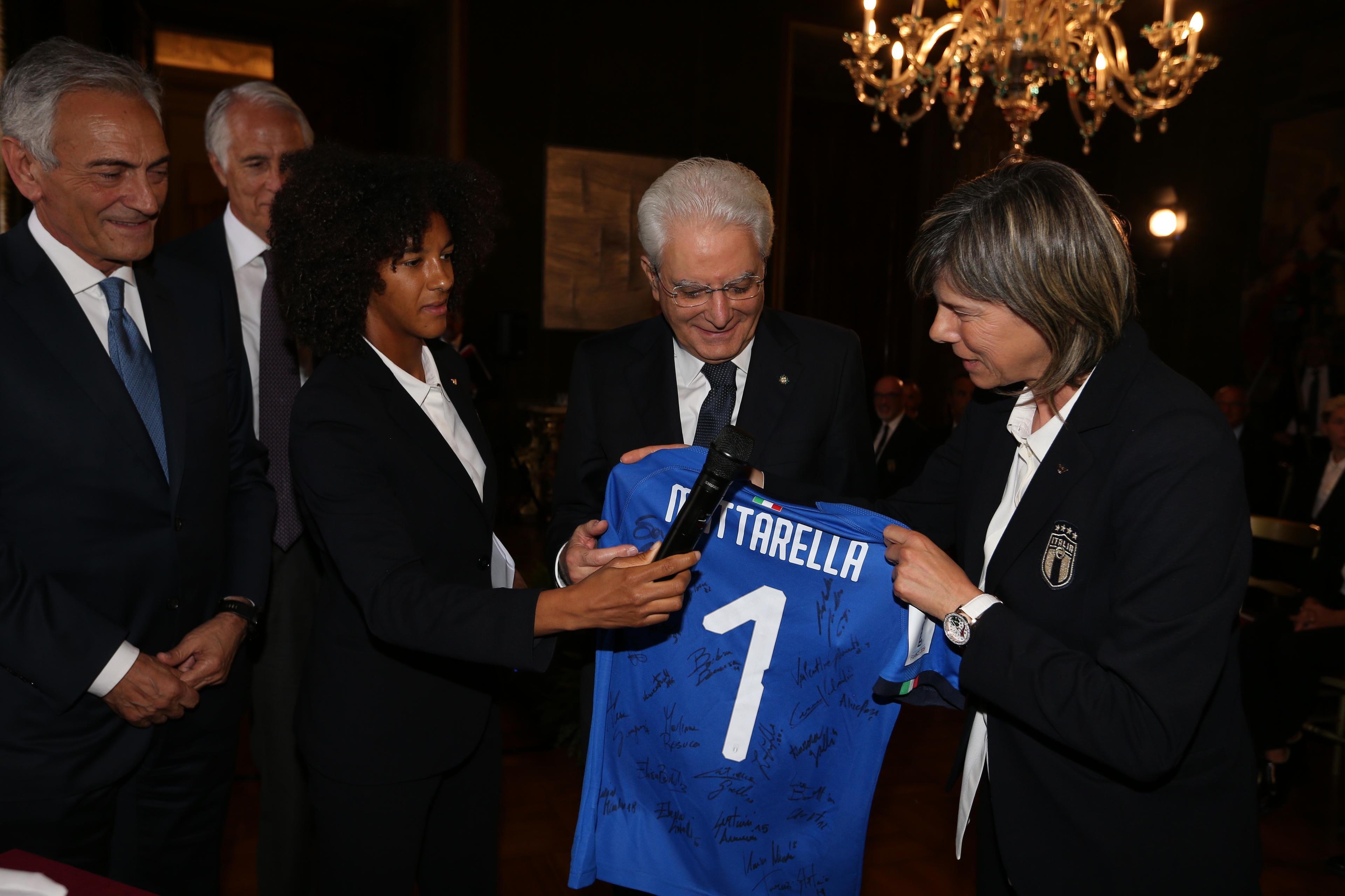 ROME, ITALY - JULY 04: talian President Sergio Mattarella meets Italy women team at Quirinale on July 4, 2019 in Rome, Italy. (Photo by Paolo Bruno/Getty Images)I (Photo by Paolo Bruno/Getty Images)