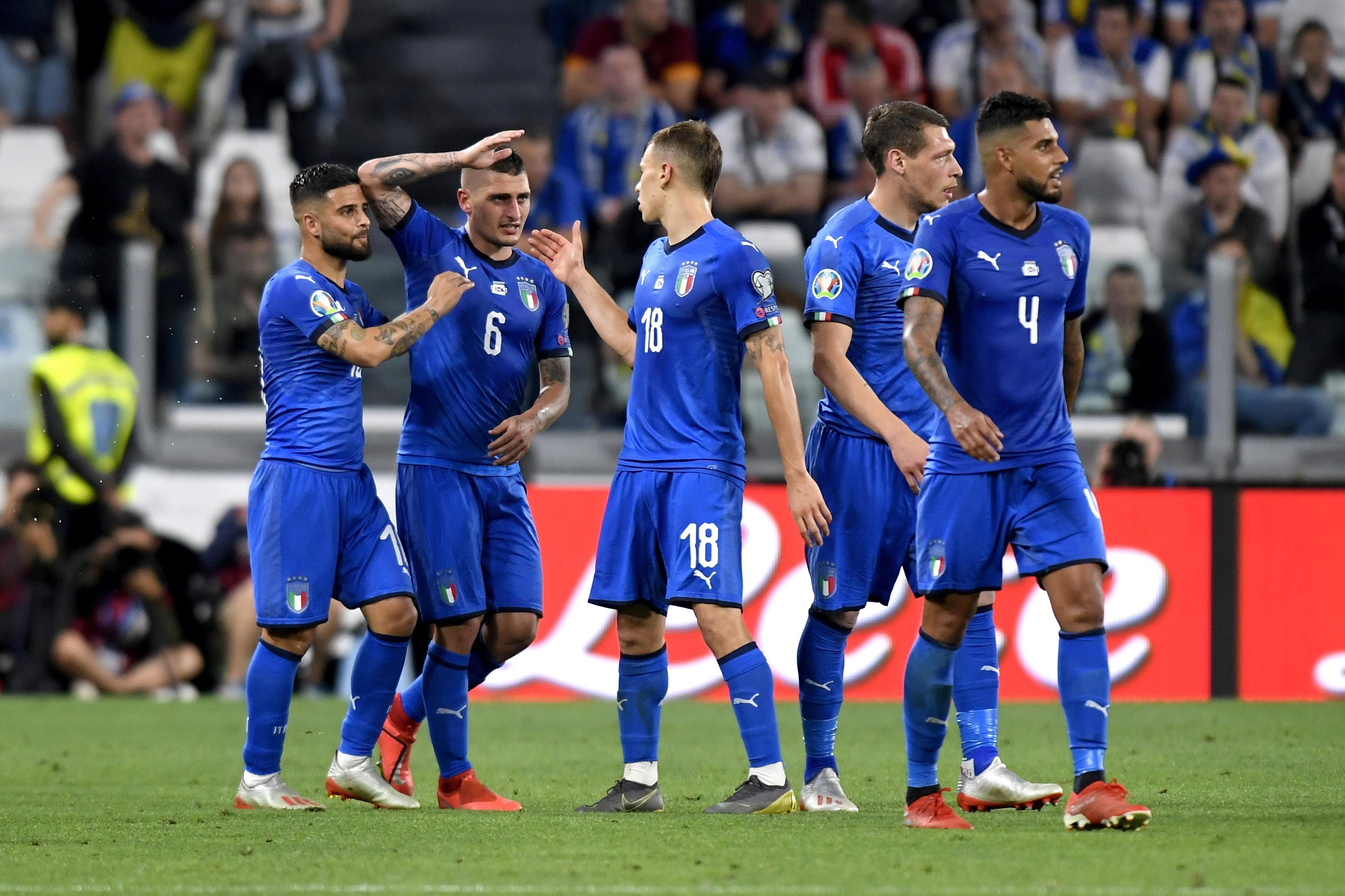 TURIN, ITALY - JUNE 11:  Players of Italy celebrate the win at the end of the UEFA Euro 2020 Qualifier between Italy and Bosnia and Herzegovina at Juventus Stadium on June 11, 2019 in Turin, Italy.  (Photo by Filippo Alfero/Getty Images)