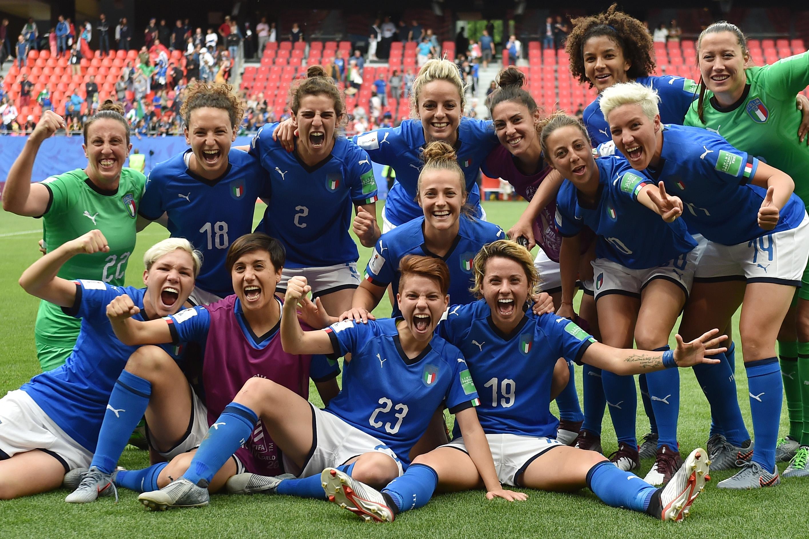 VALENCIENNES, FRANCE - JUNE 09: Players of Italy celebrate after winning the 2019 FIFA Women's World Cup France group C match between Australia and Italy at Stade du Hainaut on June 09, 2019 in Valenciennes, France. (Photo by Tullio M. Puglia/Getty Images)