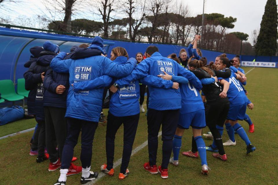 ROME, ITALY - JANUARY 17: Italy team react during the friendly match between Italy women U19 and Republic of Ireland women U19 at \\'Giulio Onesti\\' sport center on January 17, 2019 in Rome, Italy. (Photo by Paolo Bruno/Getty Images)