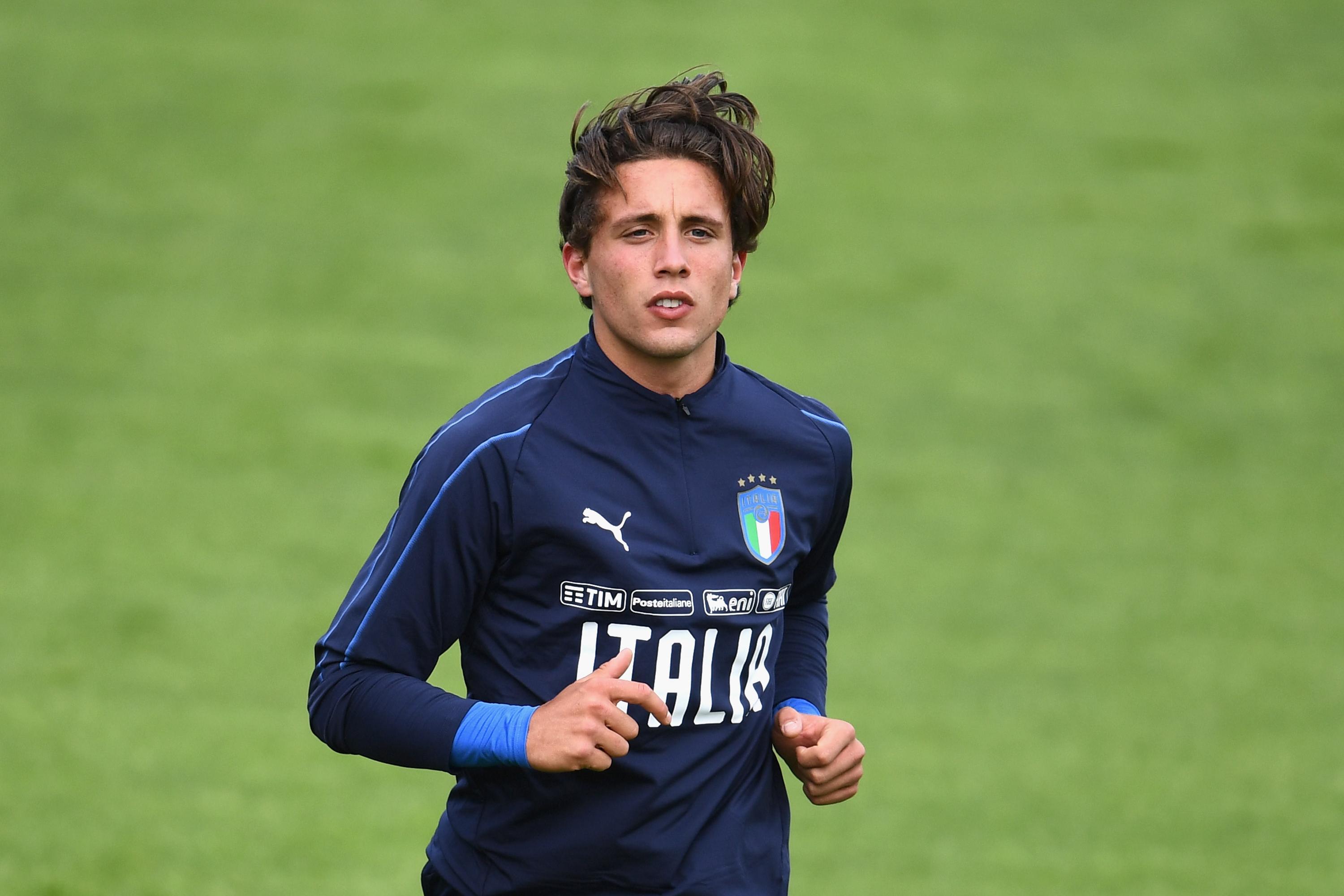 FLORENCE, ITALY - APRIL 29:  Luca Pellegrini of Italy in action during a Italy training session during a Italy press conference  at Centro Tecnico Federale di Coverciano on April 29, 2019 in Florence, Italy.  (Photo by Claudio Villa/Getty Images)