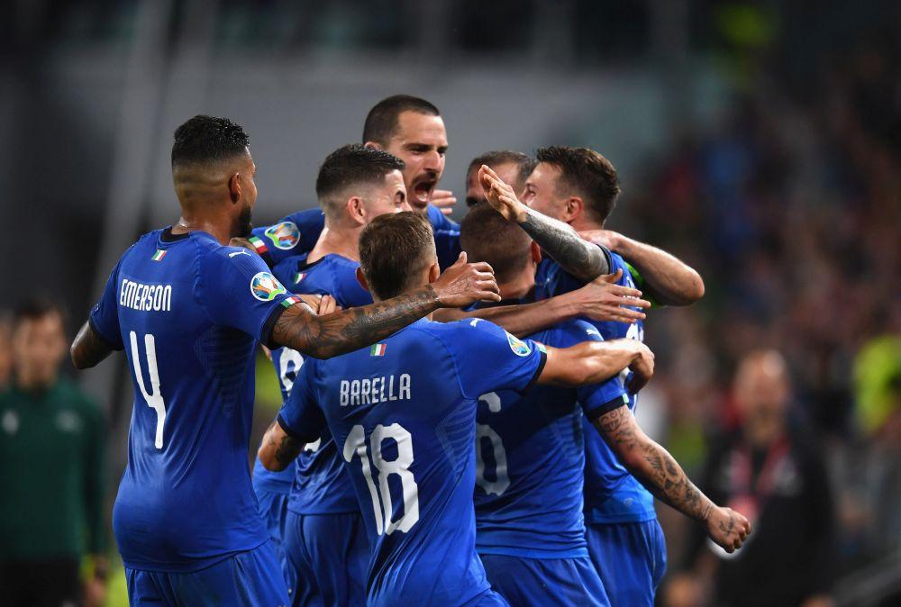 TURIN, ITALY - JUNE 11: Marco Verratti of Italy celebrates with team-mates after scoring the goal during the UEFA Euro 2020 Qualifier between Italy and Bosnia and Herzegovina at Juventus Stadium on June 11, 2019 in Turin, Italy. (Photo by Claudio Villa/Getty Images)