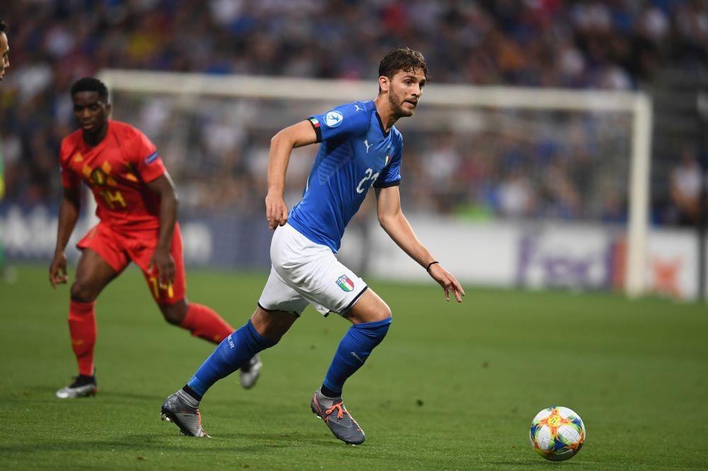 REGGIO NELL\\'EMILIA, ITALY - JUNE 22:  Manuel Locatelli of Italy in action during the 2019 UEFA U-21 Group A match between Belgium and Italy at Stadio Citta del Tricolore on June 22, 2019 in Reggio nell\\'Emilia, Italy.  (Photo by Claudio Villa/Getty Images)