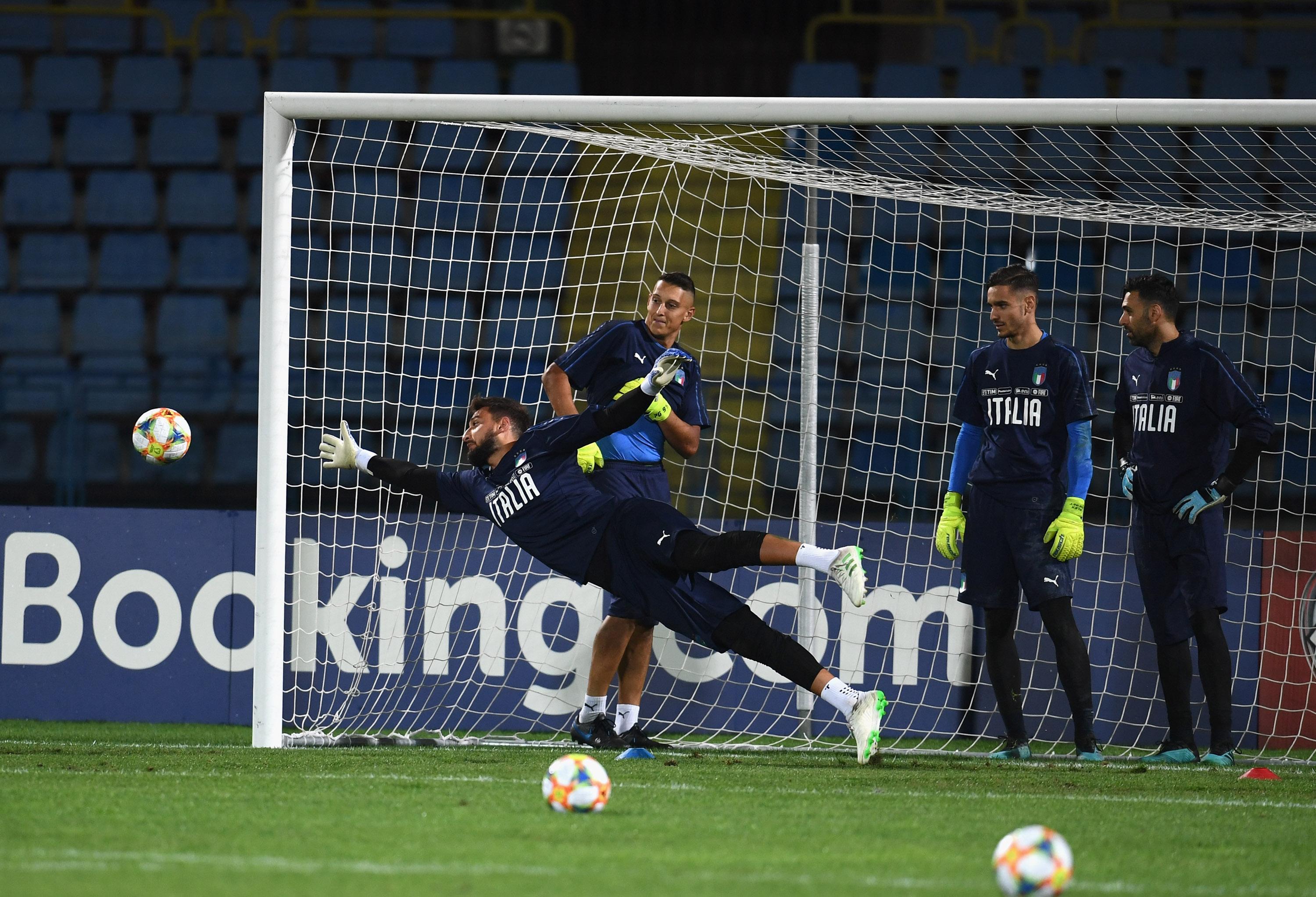 YEREVAN, ARMENIA - SEPTEMBER 04: Gianluigi Donnarumma of Italy in action during Italy training session on September 4, 2019 in Yerevan, Armenia. (Photo by Claudio Villa/Getty Images)