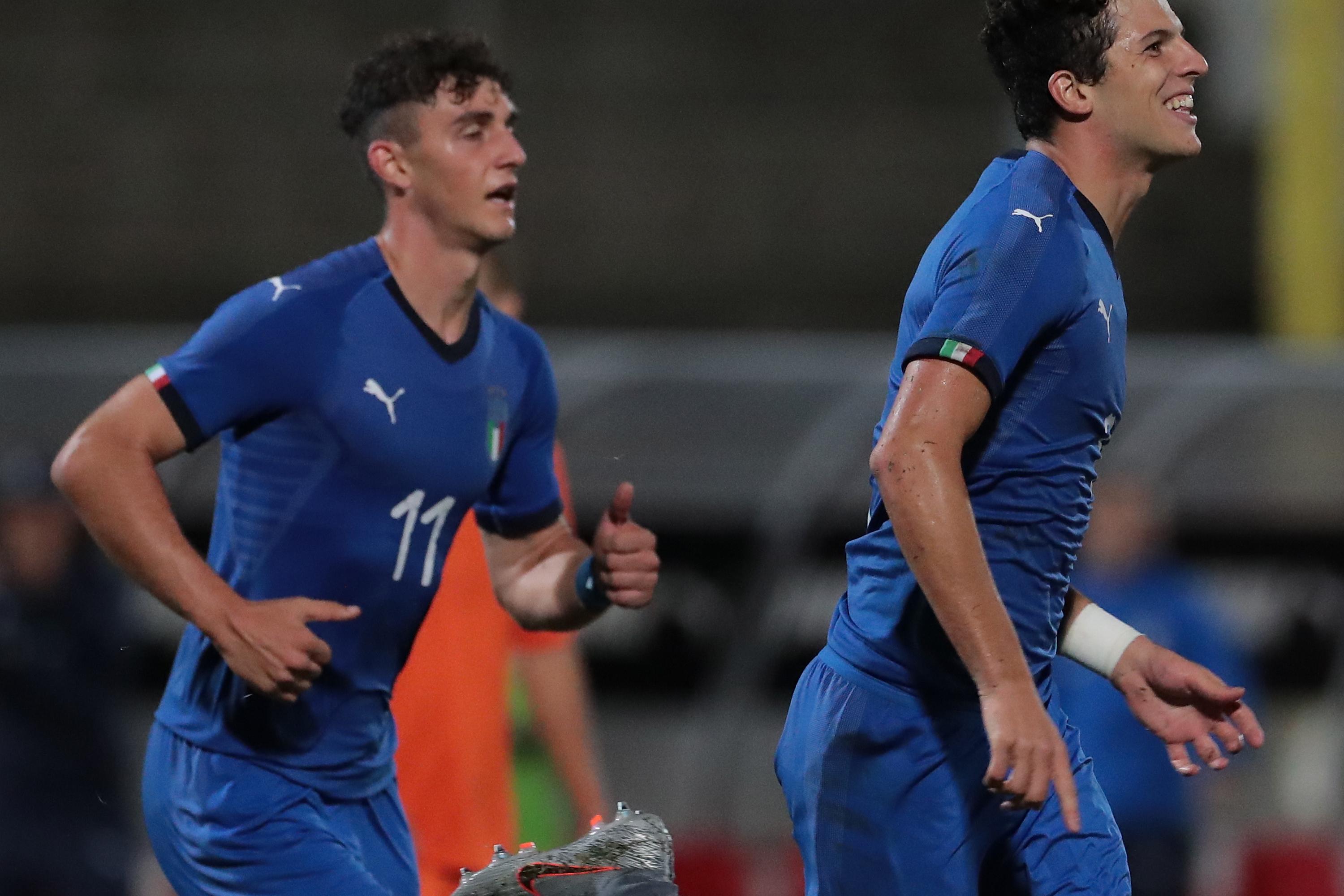 FIORENZUOLA D\\'ARDA, ITALY - SEPTEMBER 06:  Elia Petrelli (R) of Italy celebrates his goal during the International Friendly match between Italy U19 and Nethrerlands U19 on September 6, 2019 in Fiorenzuola d\\'Arda, Italy.  (Photo by Emilio Andreoli/Getty Images)