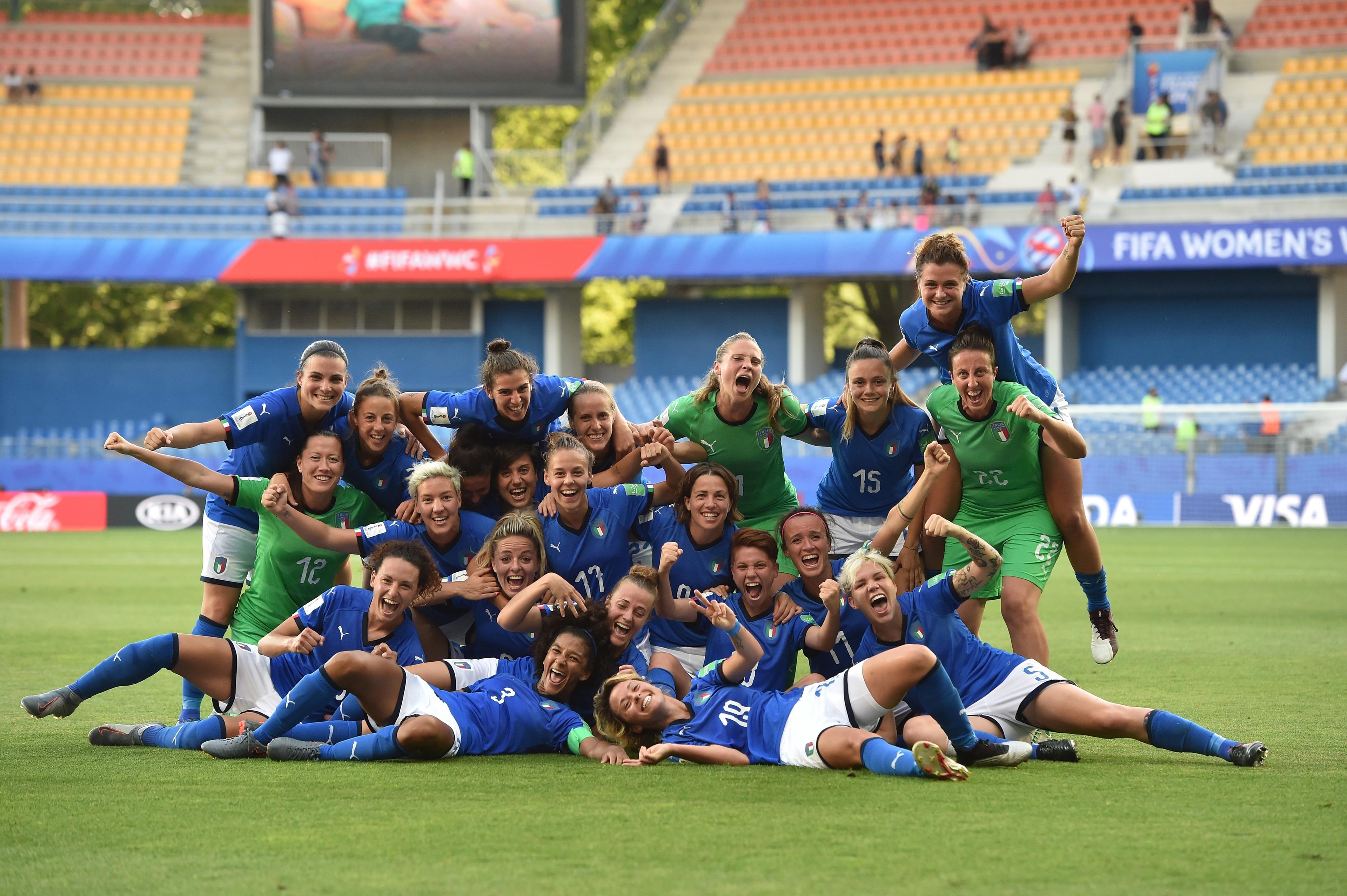 MONTPELLIER, FRANCE - JUNE 25: Players of Italy Women celebrate after winning the 2019 FIFA Women's World Cup France Round Of 16 match between Italy and China at Stade de la Mosson on June 25, 2019 in Montpellier, France. (Photo by Tullio M. Puglia/Getty Images)