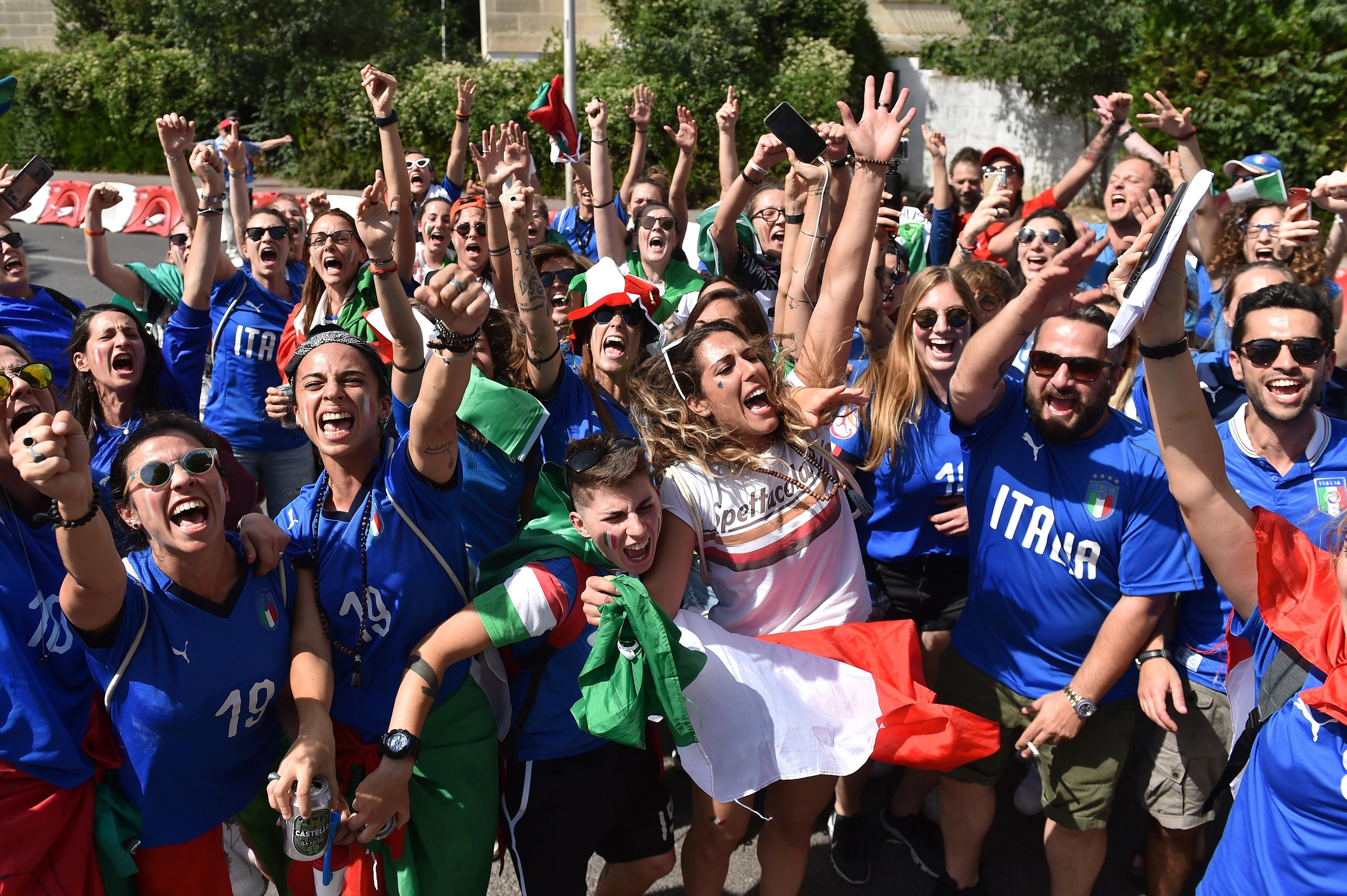 MONTPELLIER, FRANCE - JUNE 25: Fans of Italy show their support before the 2019 FIFA Women's World Cup France Round Of 16 match between Italy and China at Stade de la Mosson on June 25, 2019 in Montpellier, France. (Photo by Tullio M. Puglia/Getty Images)