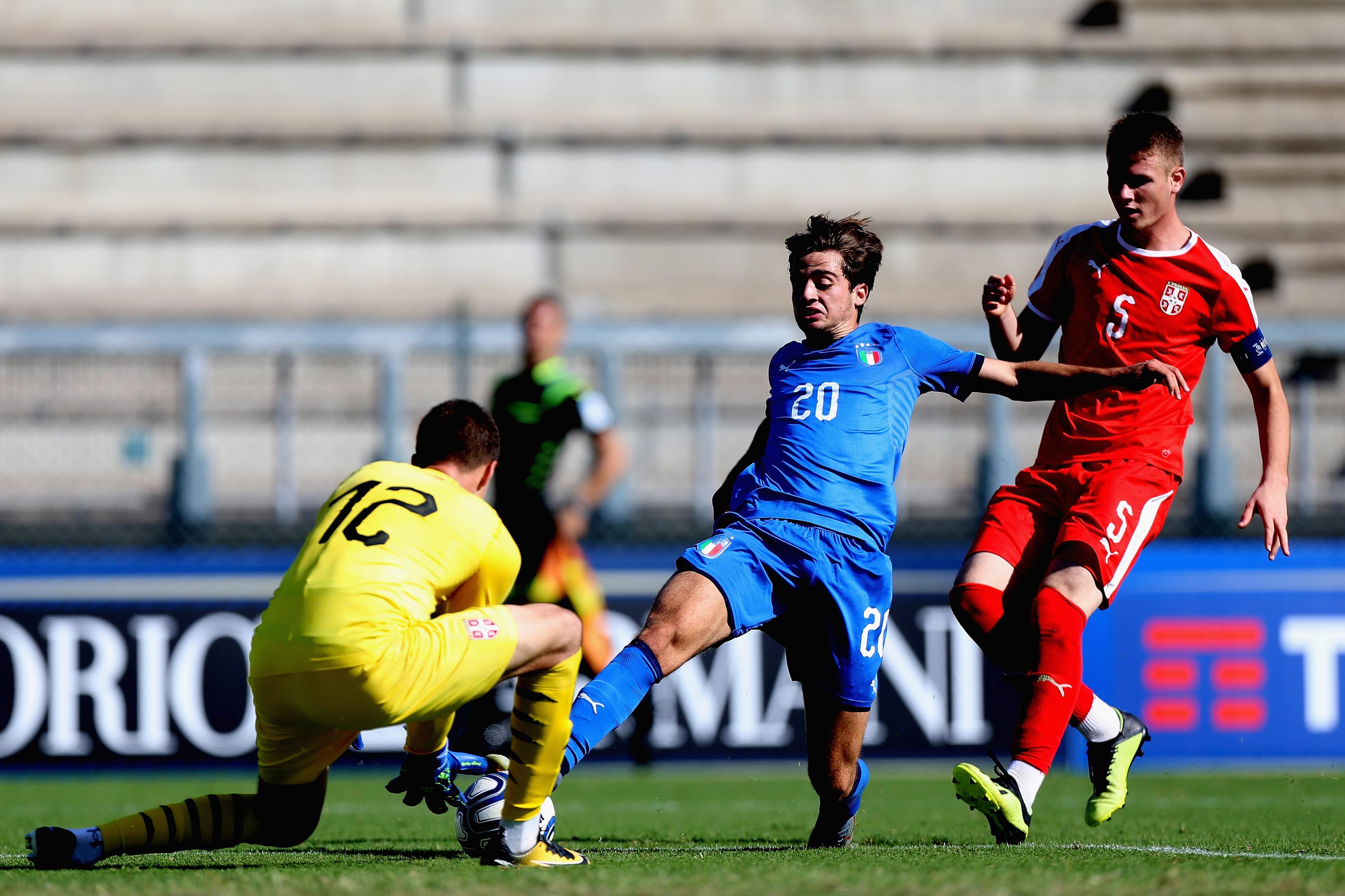 ROME, ITALY - SEPTEMBER 09:  Gaetano Oristanio of Italy U18 competes for the ball with Lazar Slavkovic and his teammate Stefan Despotovski of Serbia U18 during the international friendly match between Italy U18 and Serbia U18 at Tre Fontane sport centre on September 9, 2019 in Rome, Italy.  (Photo by Paolo Bruno/Getty Images)
