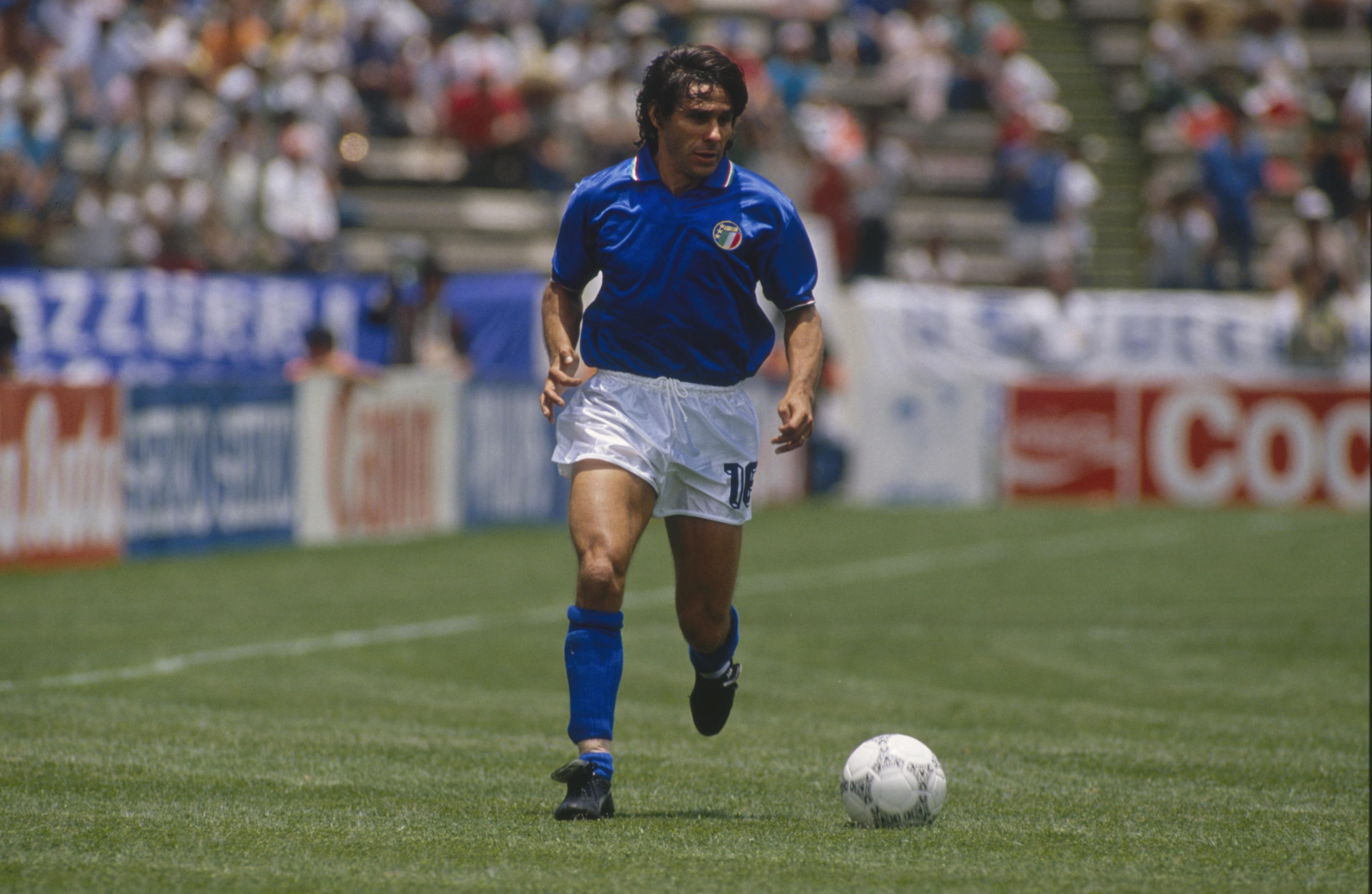 PEUBLA - JUNE 5: Bruno Conti of Italy runs with the ball during the FIFA World Cup 1986 Group A match between Argentina and Italy held on June 5, 1986 at the Cuauhtemoc Stadium in Peubla, Mexico. The match ended in a 1-1 draw. (Photo by David Cannon/Getty Images)
