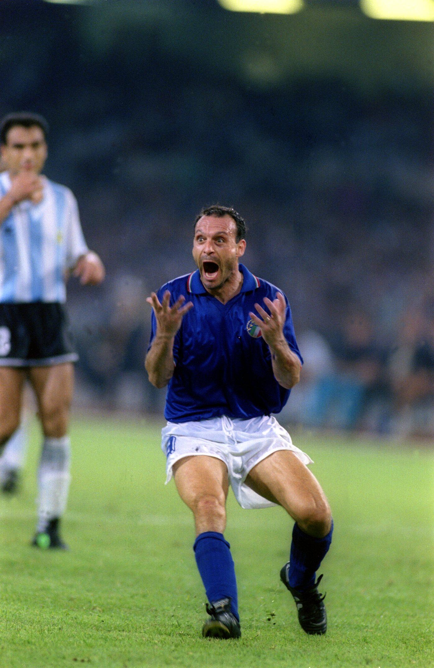 JUN 1990: SALVATORE SCHILLACI OF ITALY CELEBRATES SCORING AGAINST ARGENTINA IN THE 1990 WORLD CUP FINALS. Mandatory Credit: Simon Bruty/ALLSPORT