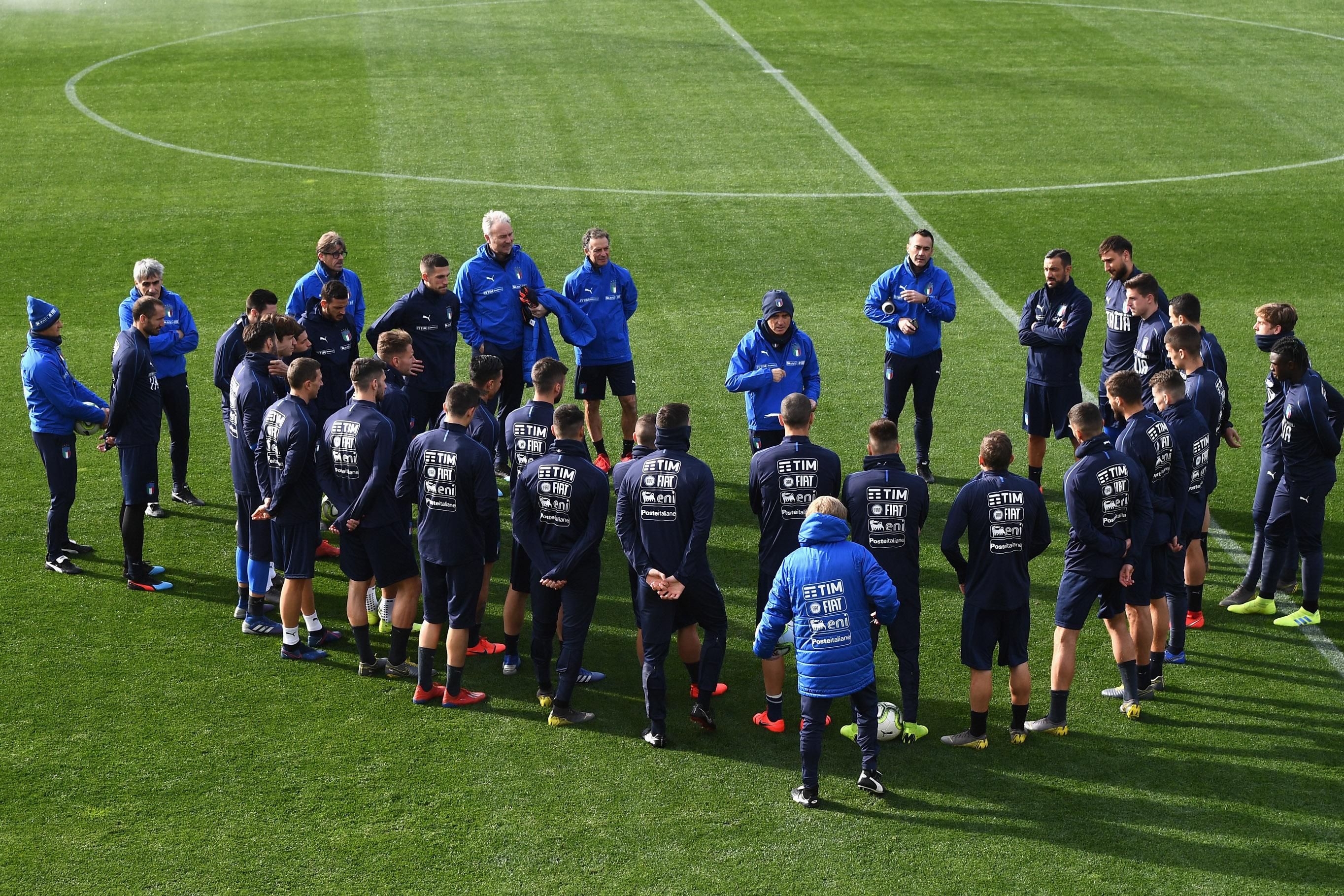 FLORENCE, ITALY - MARCH 19:  Head coach Italy Roberto Mancini reacts during a training session at Centro Tecnico Federale di Coverciano on March 19, 2019 in Florence, Italy.  (Photo by Claudio Villa/Getty Images)