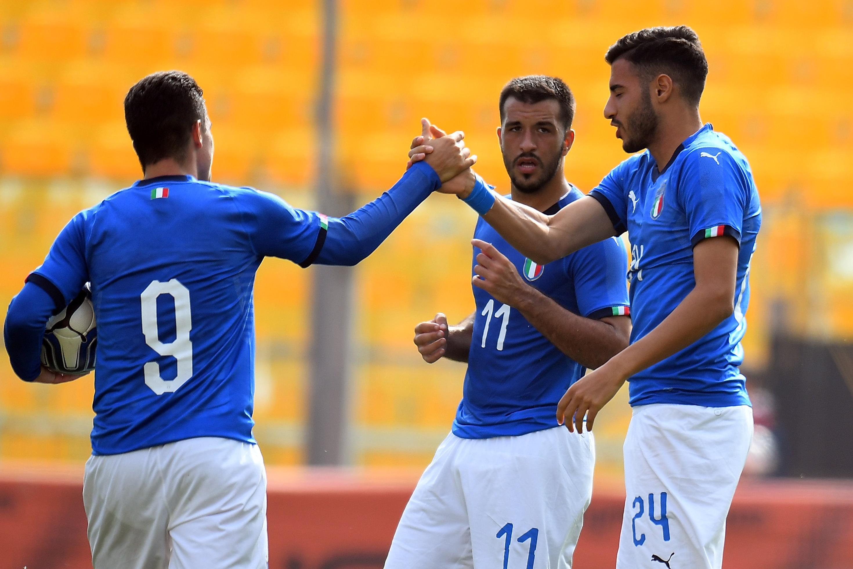 PARMA, ITALY - OCTOBER 10:  Gianluca Frabotta of Italy U20  celebrates after scoring the 1-2 goal during the 8 Nations Tournament match between Italy U20 and England U20 at Stadio Ennio Tardini on October 10, 2019 in Parma, Italy.  (Photo by Alessandro Sabattini/Getty Images)