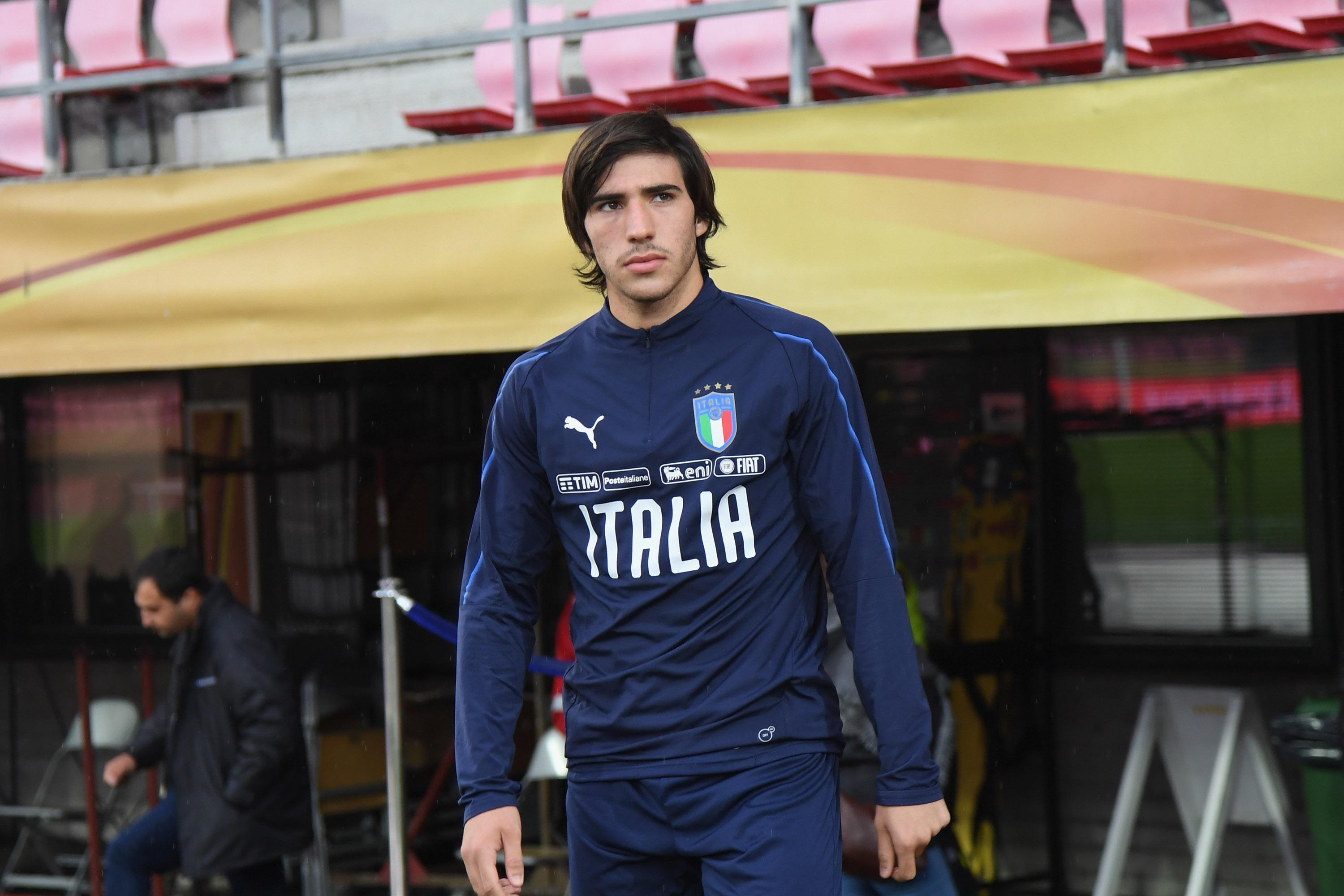 TAMPERE, FINLAND - SEPTEMBER 07:  Sandro Tonali of Italy in action during a Italy training session at Ratina stadium on September 7, 2019 in Tampere, Finland.  (Photo by Claudio Villa/Getty Images)
