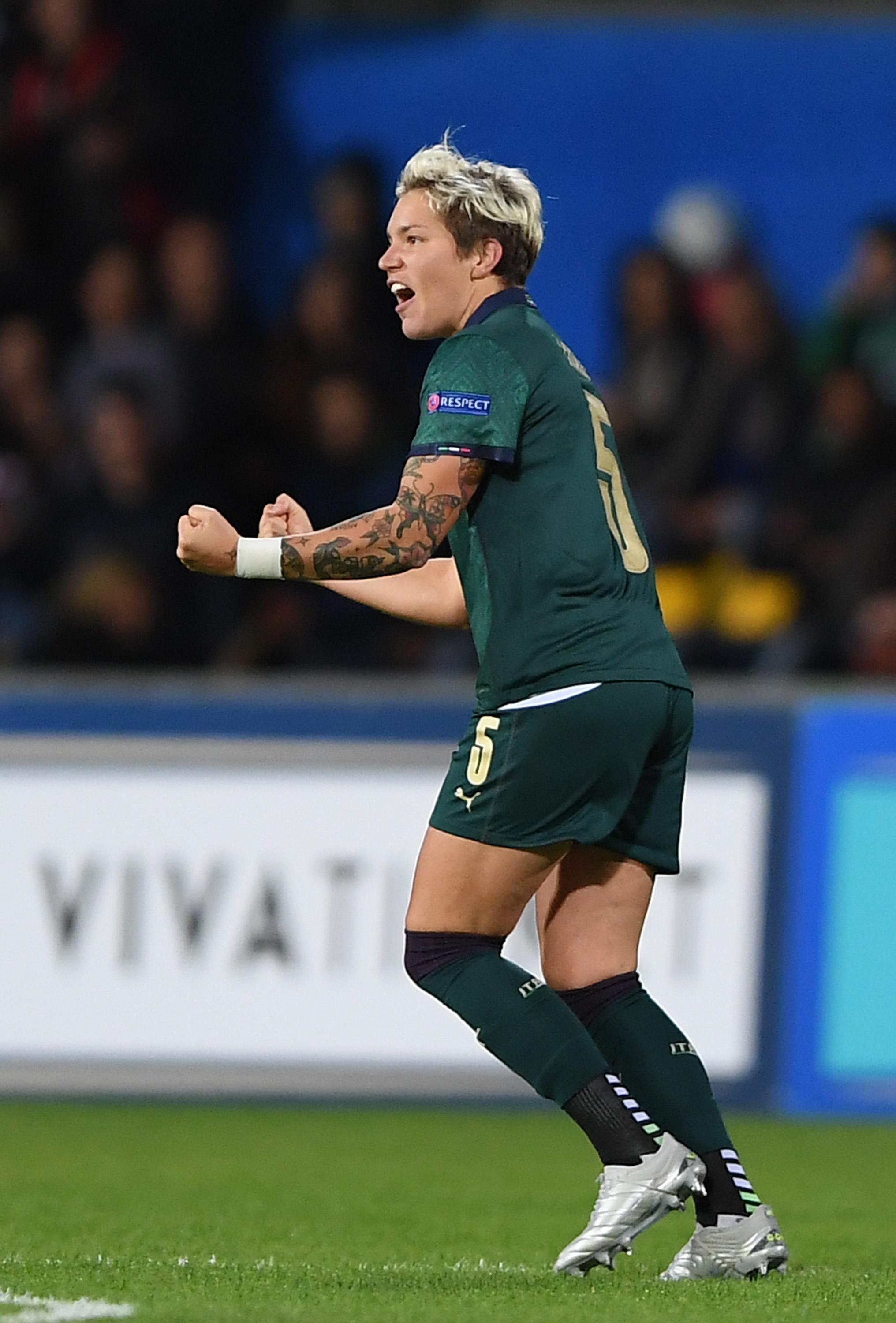 BENEVENTO, ITALY - NOVEMBER 08: Elena Linari of Italy Women celebrates after scoring the 1-0 goal during the UEFA Women's Euros 2021 Qualifier match between Italy Women v Georgia Women on November 08, 2019 in Benevento, Italy. (Photo by Francesco Pecoraro/Getty Images)