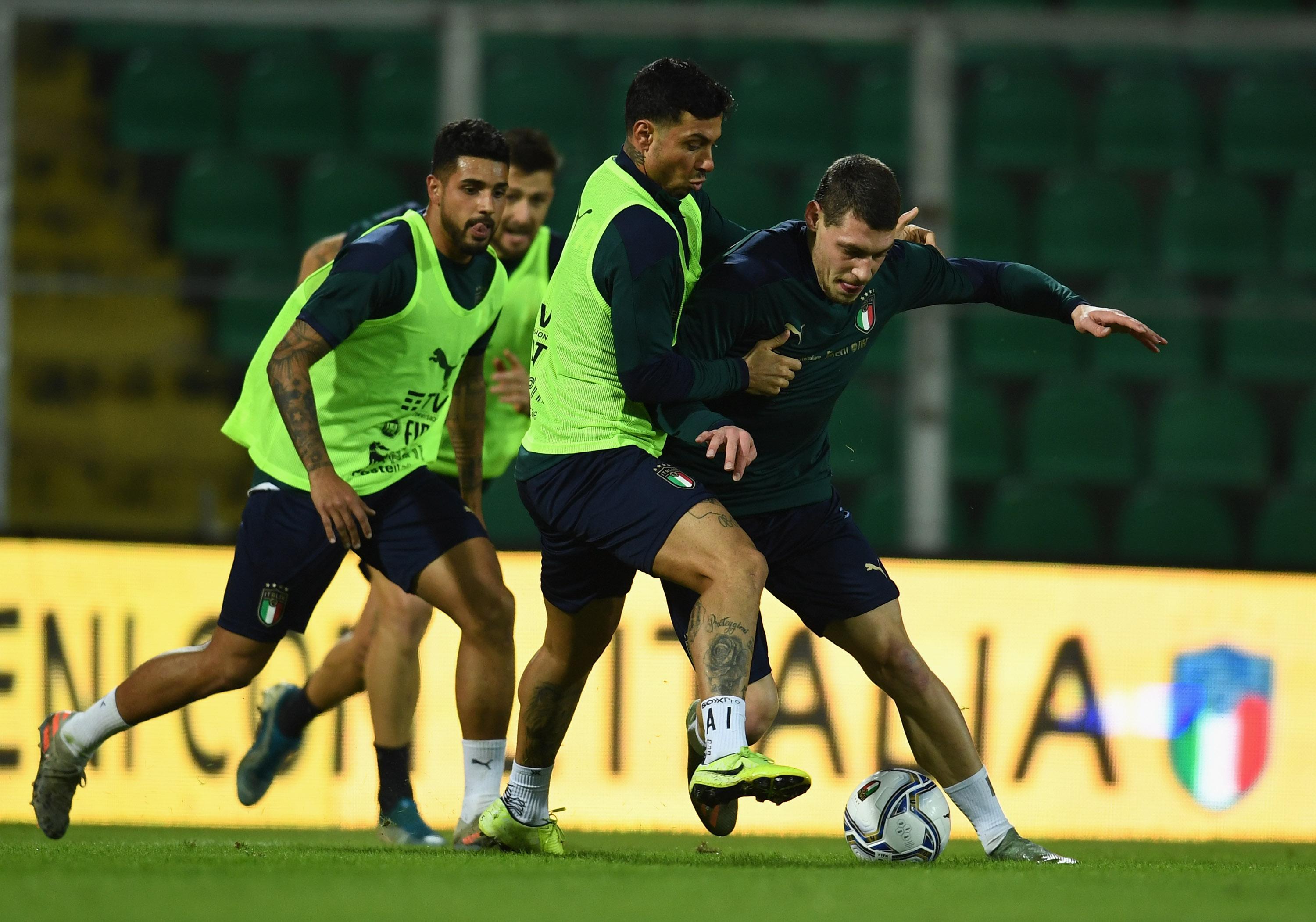 PALERMO, ITALY - NOVEMBER 17: Andrea Belotti and Armando Izzo of Italy compete for the ball during a Italy training session on November 17, 2019 in Palermo, Italy. (Photo by Claudio Villa/Getty Images)