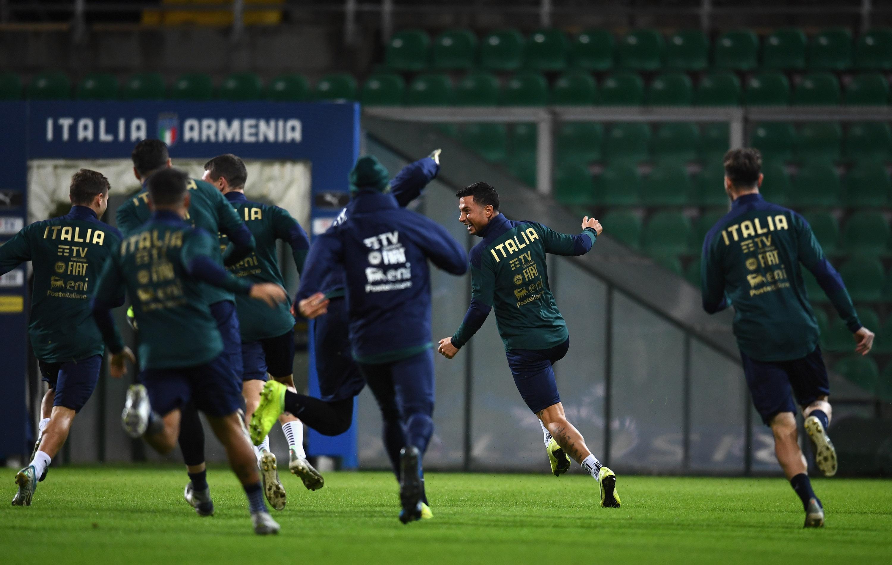 PALERMO, ITALY - NOVEMBER 17: Armando Izzo of Italy reacts during a Italy training session on November 17, 2019 in Palermo, Italy. (Photo by Claudio Villa/Getty Images)
