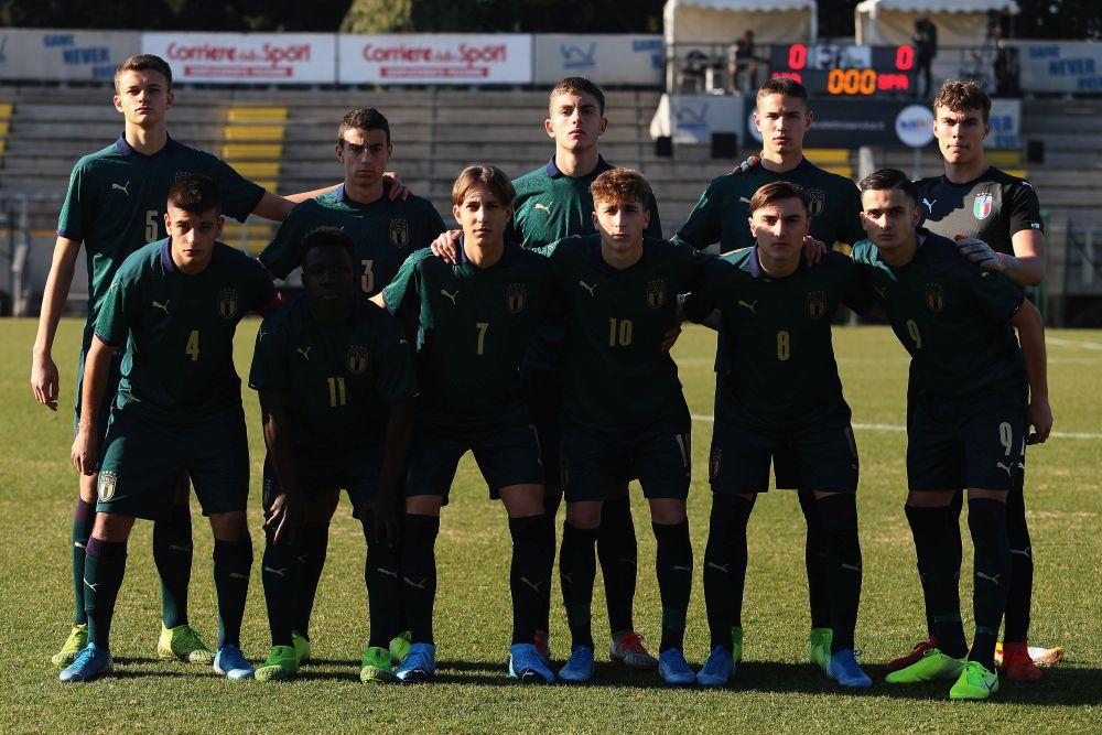 ROME, ITALY - JANUARY 15: Italy U17 team poses during the international friendly match between Italy U17 and Spain U17 at Tre Fontane sport centre on January 15, 2020 in Rome, Italy. (Photo by Paolo Bruno/Getty Images)