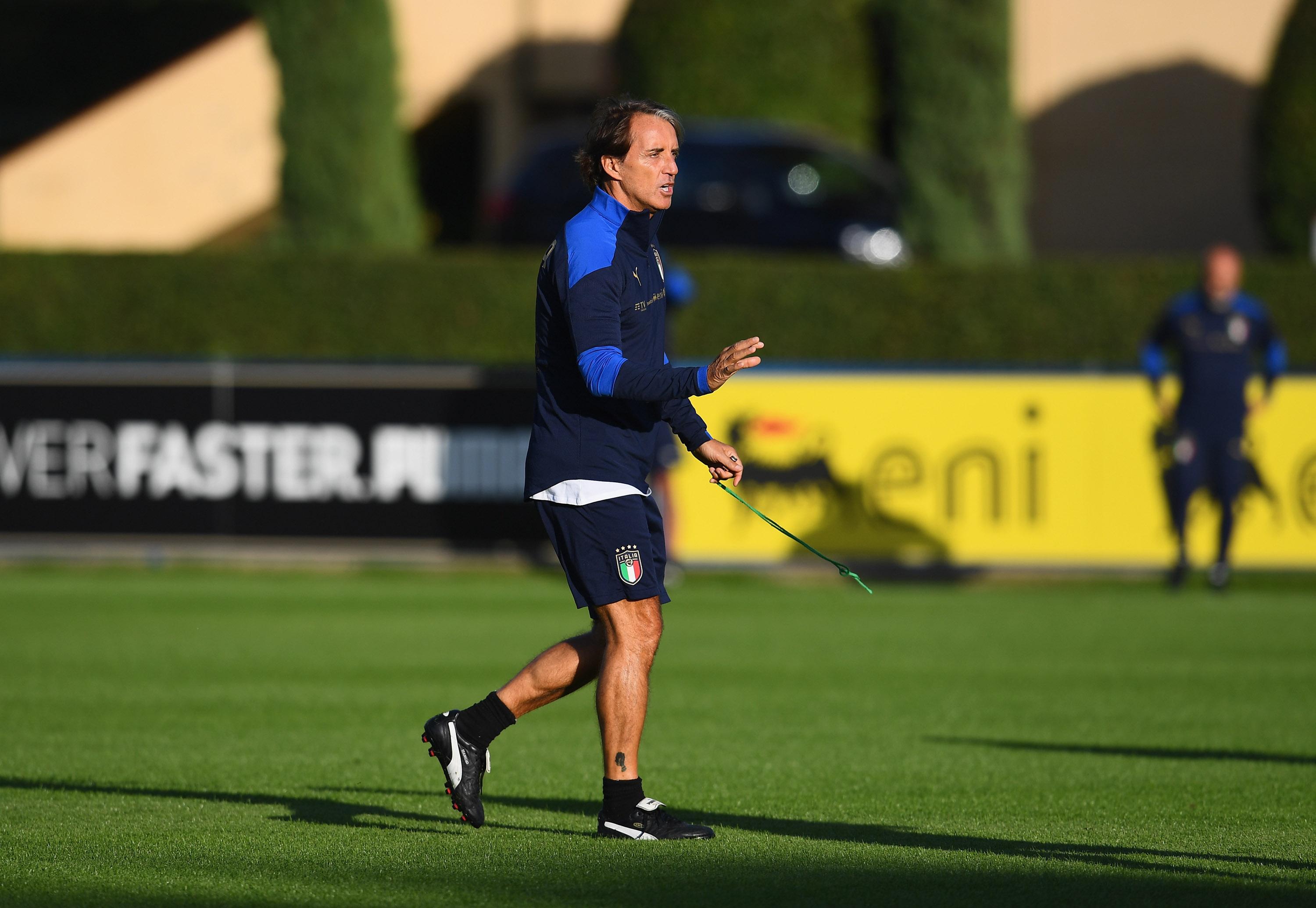 FLORENCE, ITALY - OCTOBER 05: Head coach Italy Roberto Mancini looks on during a training session at Centro Tecnico Federale di Coverciano on October 5, 2020 in Florence, Italy. (Photo by Claudio Villa/Getty Images) *** Local Caption *** Roberto Mancini