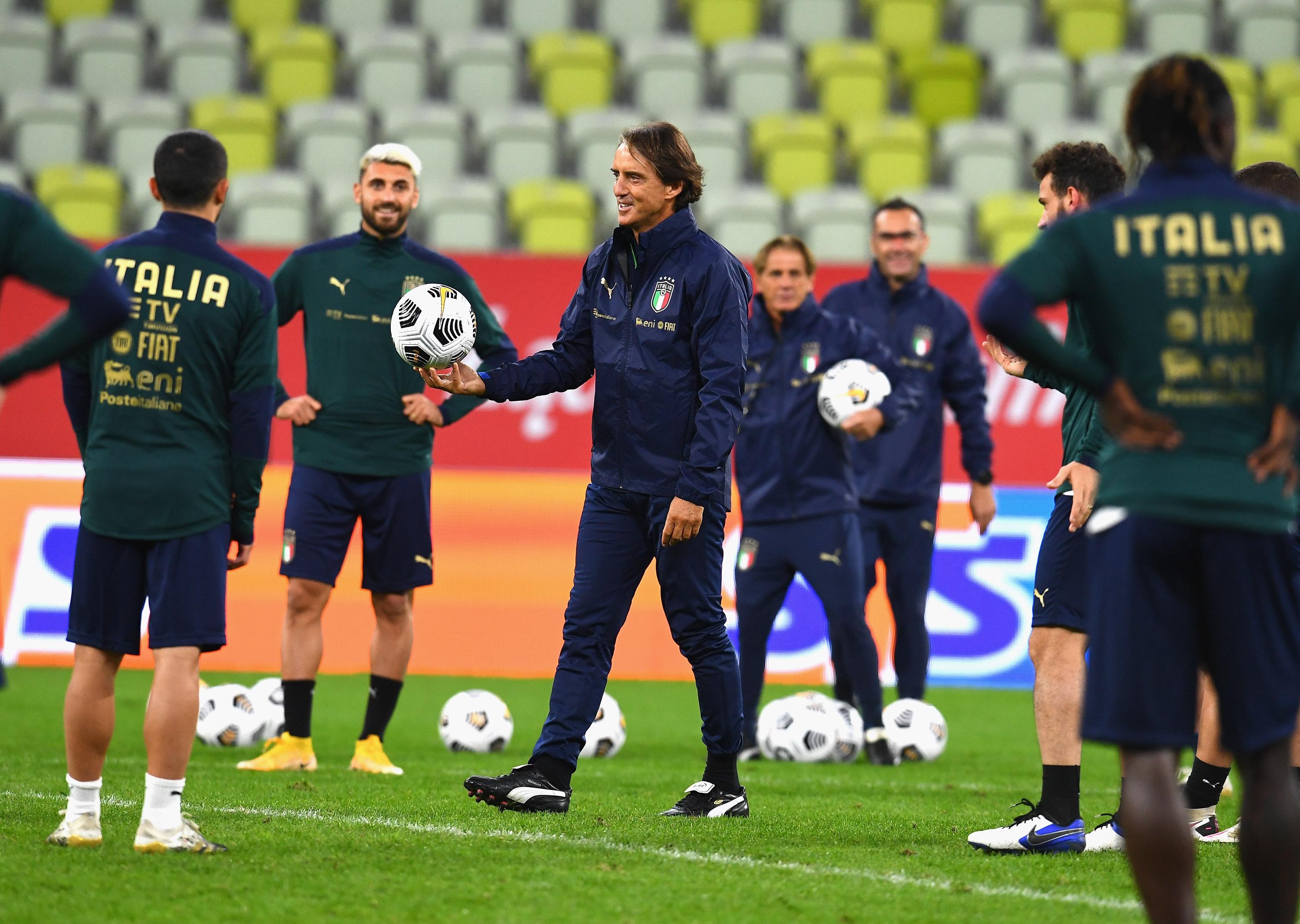 GDANSK, POLAND - OCTOBER 10: Head coach Italy Roberto Mancini reacts during a training session at Energa Arena on October 10, 2020 in Gdansk, Poland. (Photo by Claudio Villa/Getty Images) *** Local Caption *** Roberto Mancini