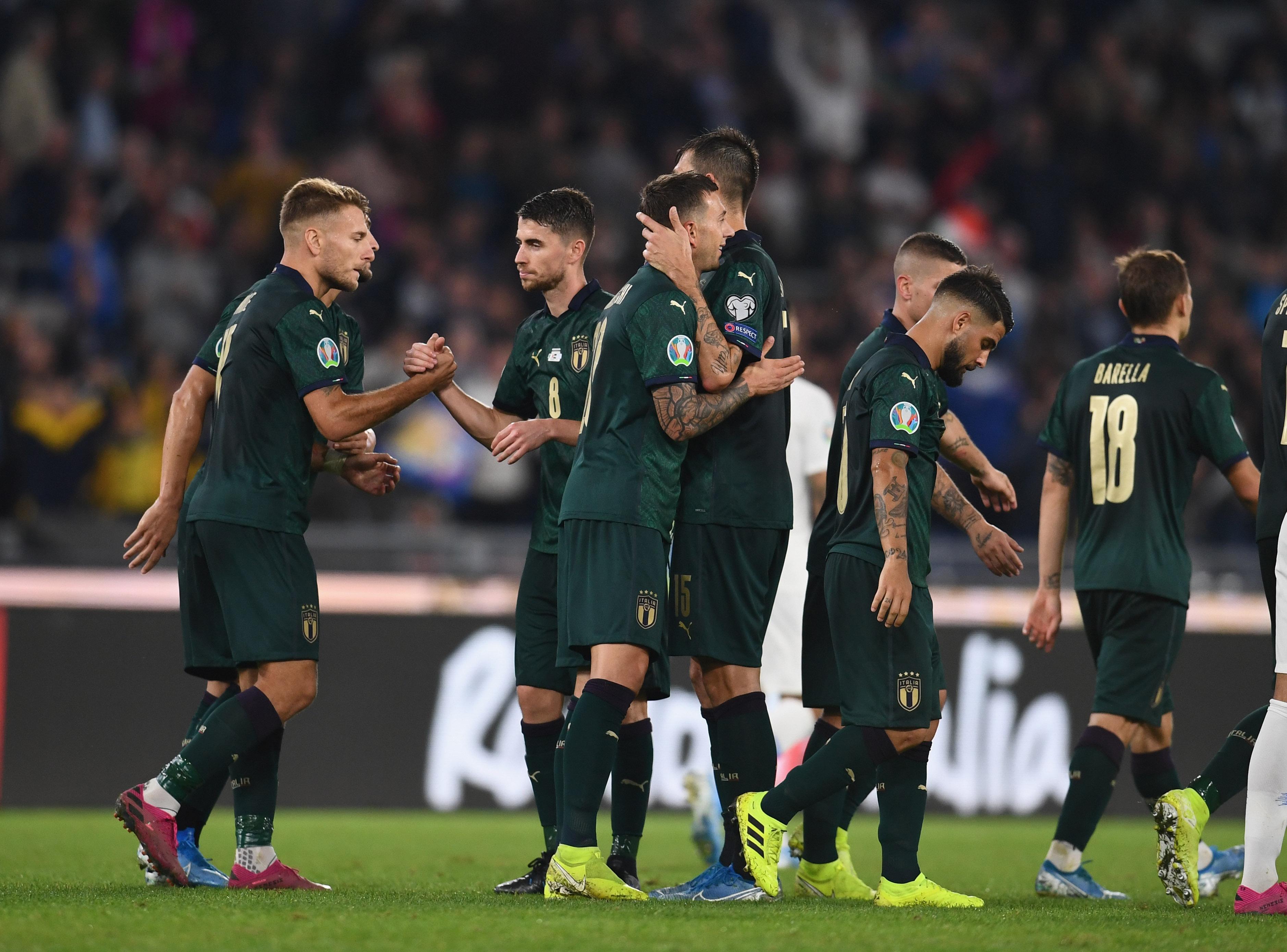 ROME, ITALY - OCTOBER 12: Federico Bernardeschi of Italy celebrates with team-mates after scoring the second goal during the UEFA Euro 2020 qualifier between Italy and Greece on October 12, 2019 in Rome, Italy. (Photo by Claudio Villa/Getty Images)