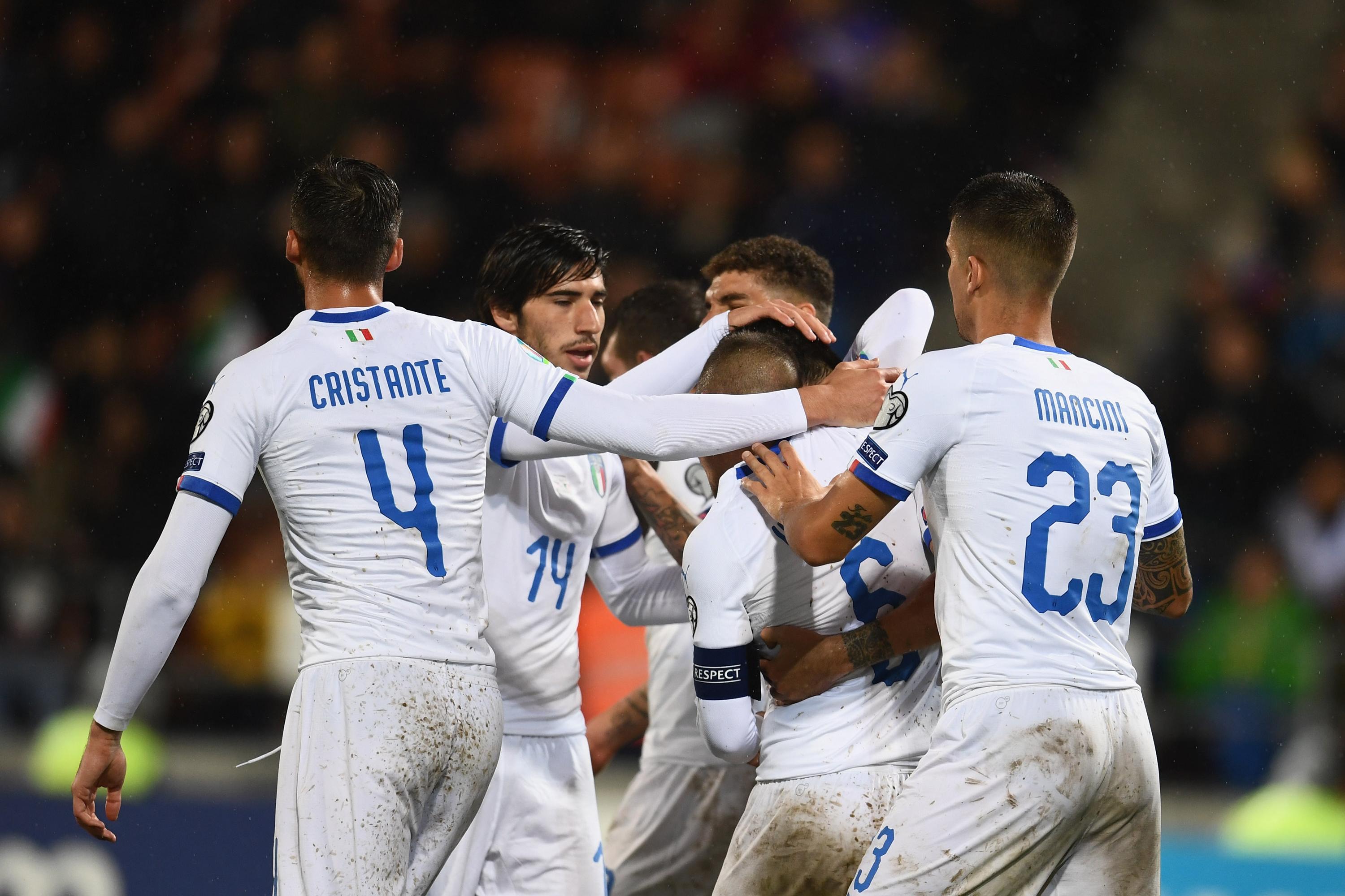 VADUZ, LIECHTENSTEIN - OCTOBER 15:  Alessio Romagnoli of Italy celebrates with team-mates after scoring the third goal during the UEFA Euro 2020 qualifier between Liechtenstein and Italy on October 15, 2019 in Vaduz, Liechtenstein.  (Photo by Claudio Villa/Getty Images)