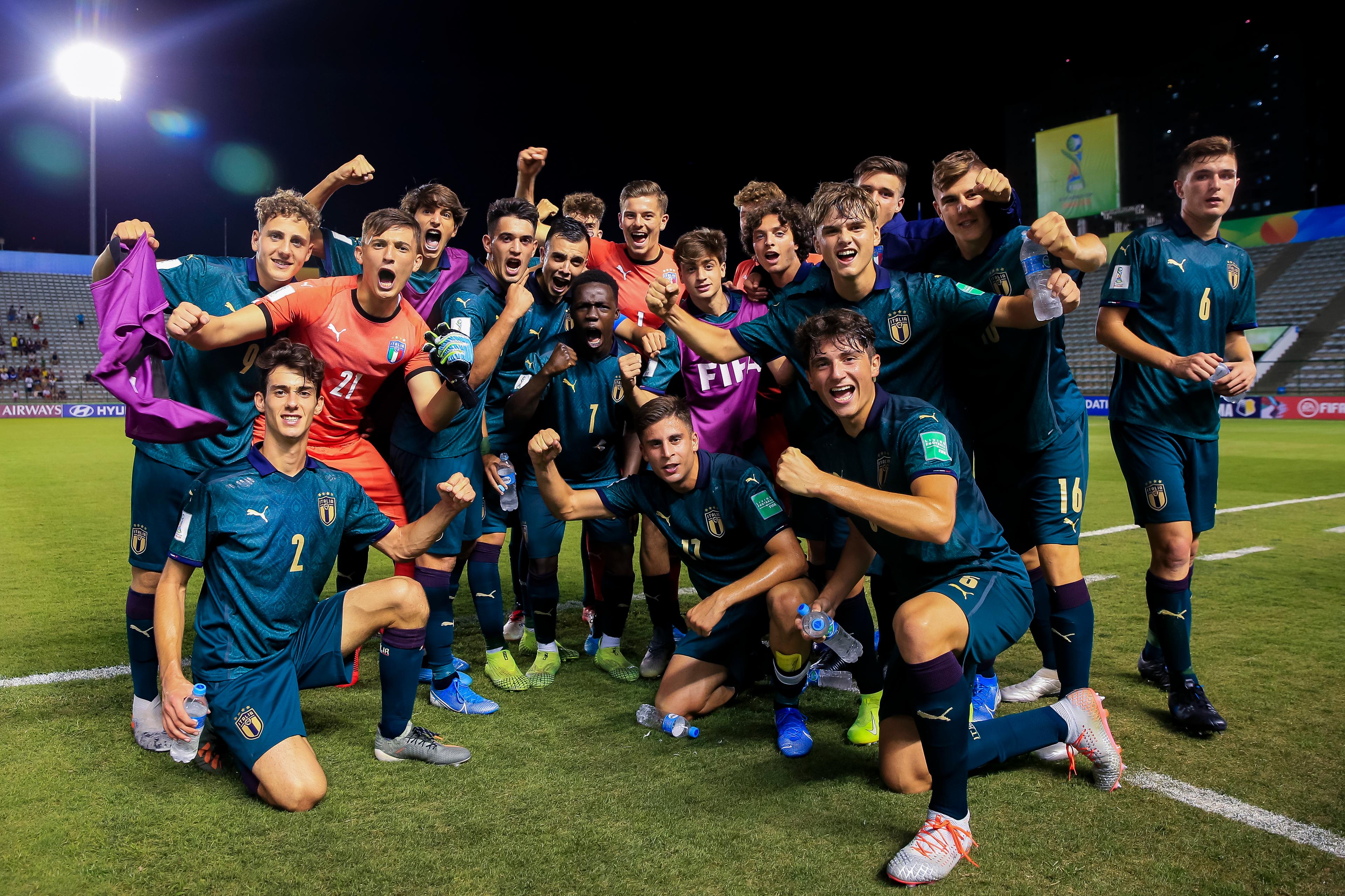 BRASILIA, BRAZIL - OCTOBER 28: Players of Italy celebrate the victory after the FIFA U-17 Men's World Cup Brazil 2019 group F match between Solomon Islands and Italy at Valmir Campelo Bezerrao Stadium on October 28, 2019 in Brasilia, Brazil. (Photo by Buda Mendes - FIFA/FIFA via Getty Images)