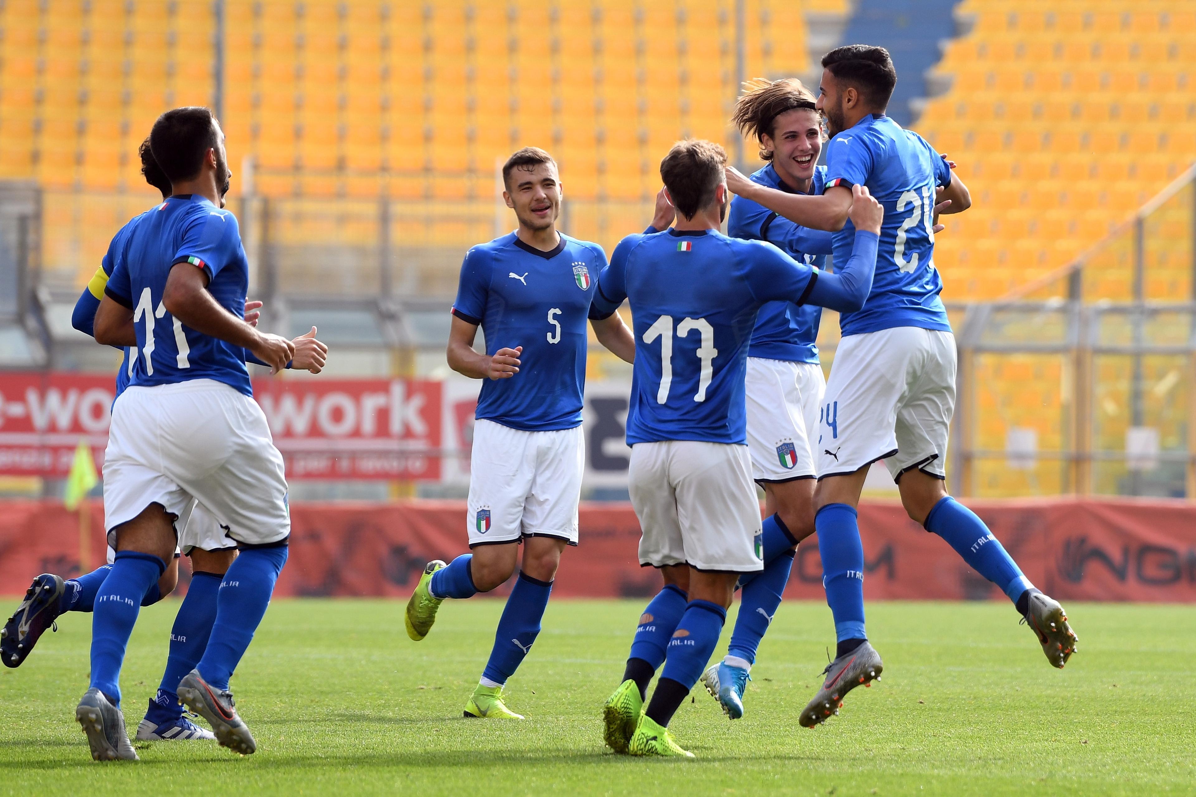 PARMA, ITALY - OCTOBER 10:  Gianluca Frabotta of Italy U20  celebrates after scoring the 1-2 goal during the 8 Nations Tournament match between Italy U20 and England U20 at Stadio Ennio Tardini on October 10, 2019 in Parma, Italy.  (Photo by Alessandro Sabattini/Getty Images)