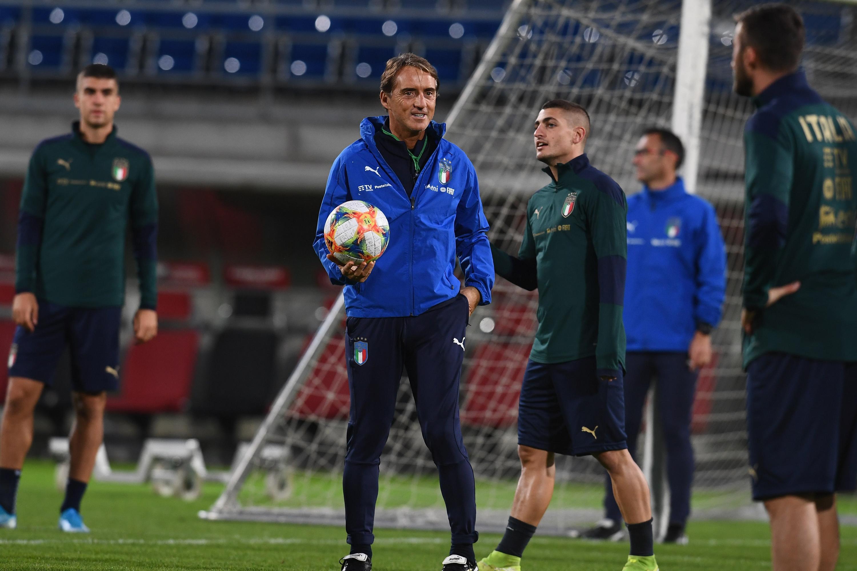 VADUZ, LIECHTENSTEIN - OCTOBER 14:  Head coach Italy Roberto Mancini looks on during a Italy training session at Rheinpark Stadion on October 14, 2019 in Vaduz, Liechtenstein.  (Photo by Claudio Villa/Getty Images)