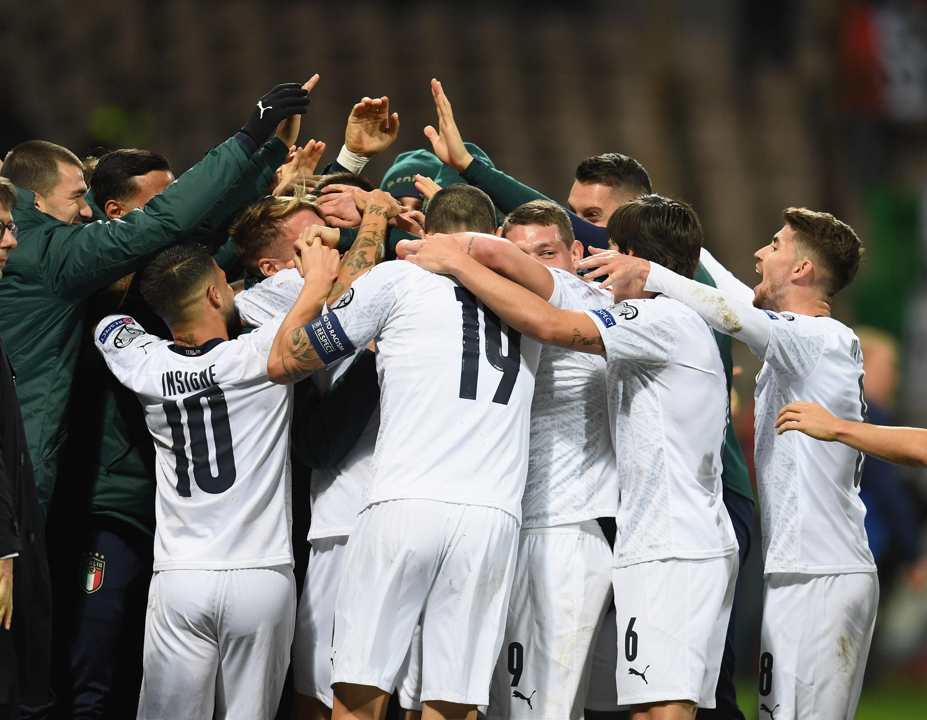 ZENICA, BOSNIA AND HERZEGOVINA - NOVEMBER 15: Francesco Acerbi of Italy celebrates with team-mates after scoring the opening goal during the UEFA Euro 2020 Qualifier between Bosnia and Herzegovina and Italy on November 15, 2019 in Zenica, Bosnia and Herzegovina. (Photo by Claudio Villa/Getty Images)
