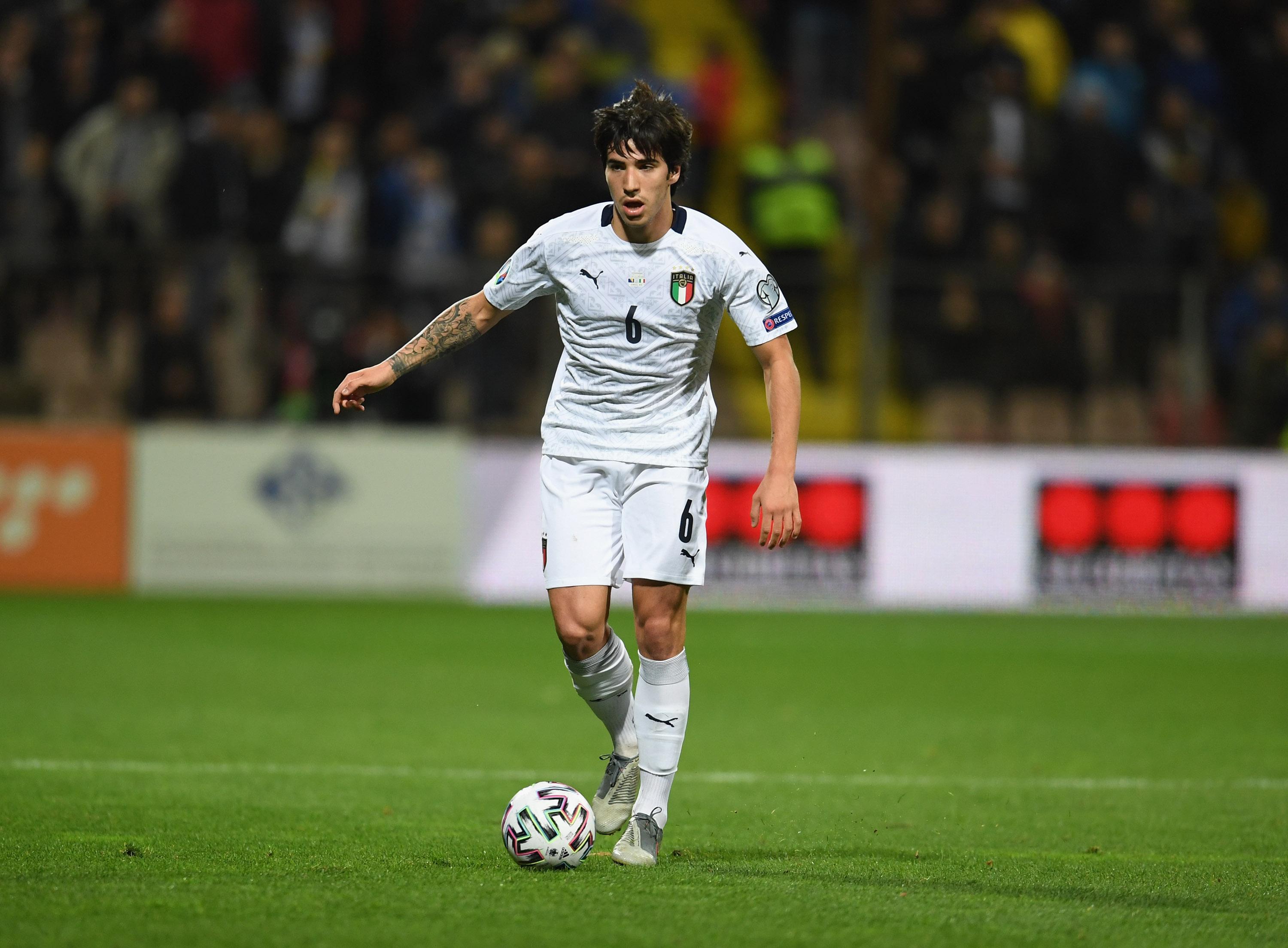 ZENICA, BOSNIA AND HERZEGOVINA - NOVEMBER 15: Sandro Tonali of Italy in action during the UEFA Euro 2020 Qualifier between Bosnia and Herzegovina and Italy on November 15, 2019 in Zenica, Bosnia and Herzegovina. (Photo by Claudio Villa/Getty Images)