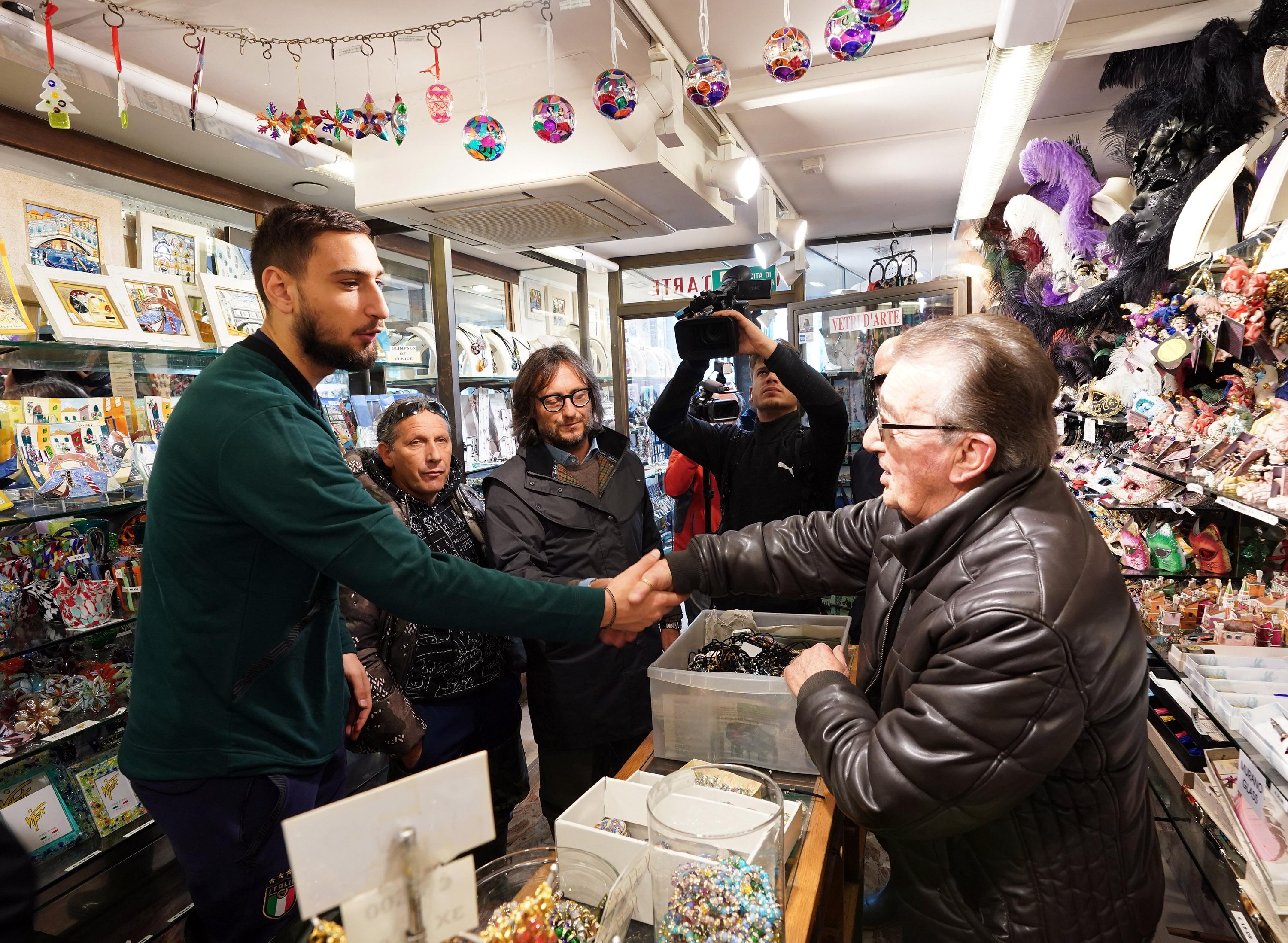 VENICE, ITALY - NOVEMBER 16: Gianluigi Donnarumma of Italy visit Venice during the high water on November 16, 2019 in Venice, Italy. (Photo by Claudio Villa/Getty Images)