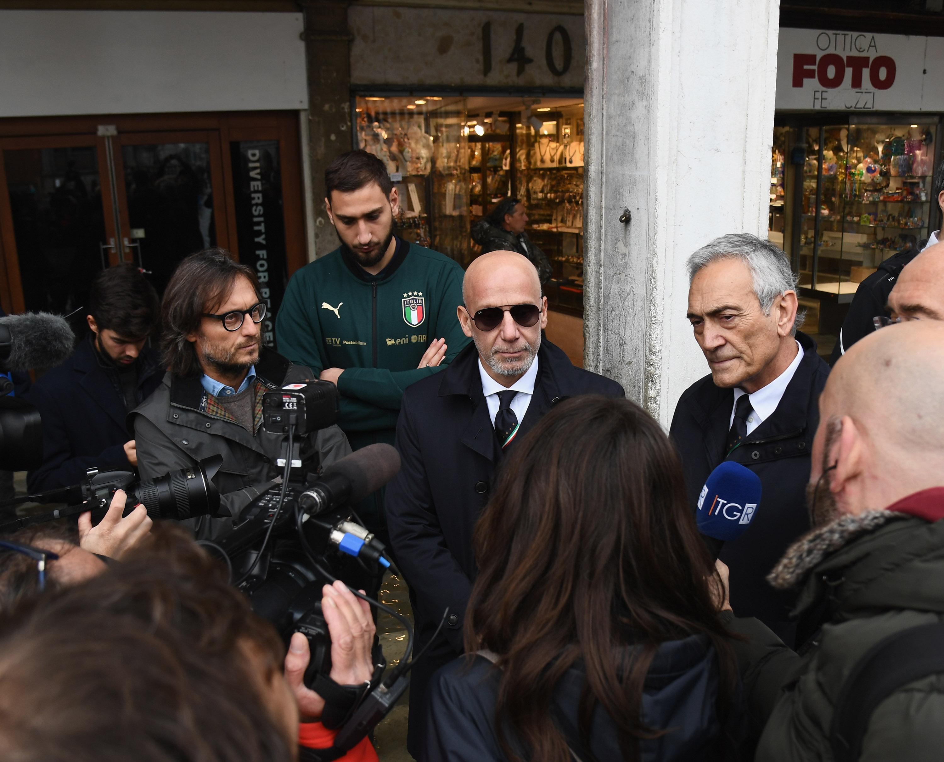 VENICE, ITALY - NOVEMBER 16: Gianluca Vialli visit Venice during the high water on November 16, 2019 in Venice, Italy. (Photo by Claudio Villa/Getty Images)