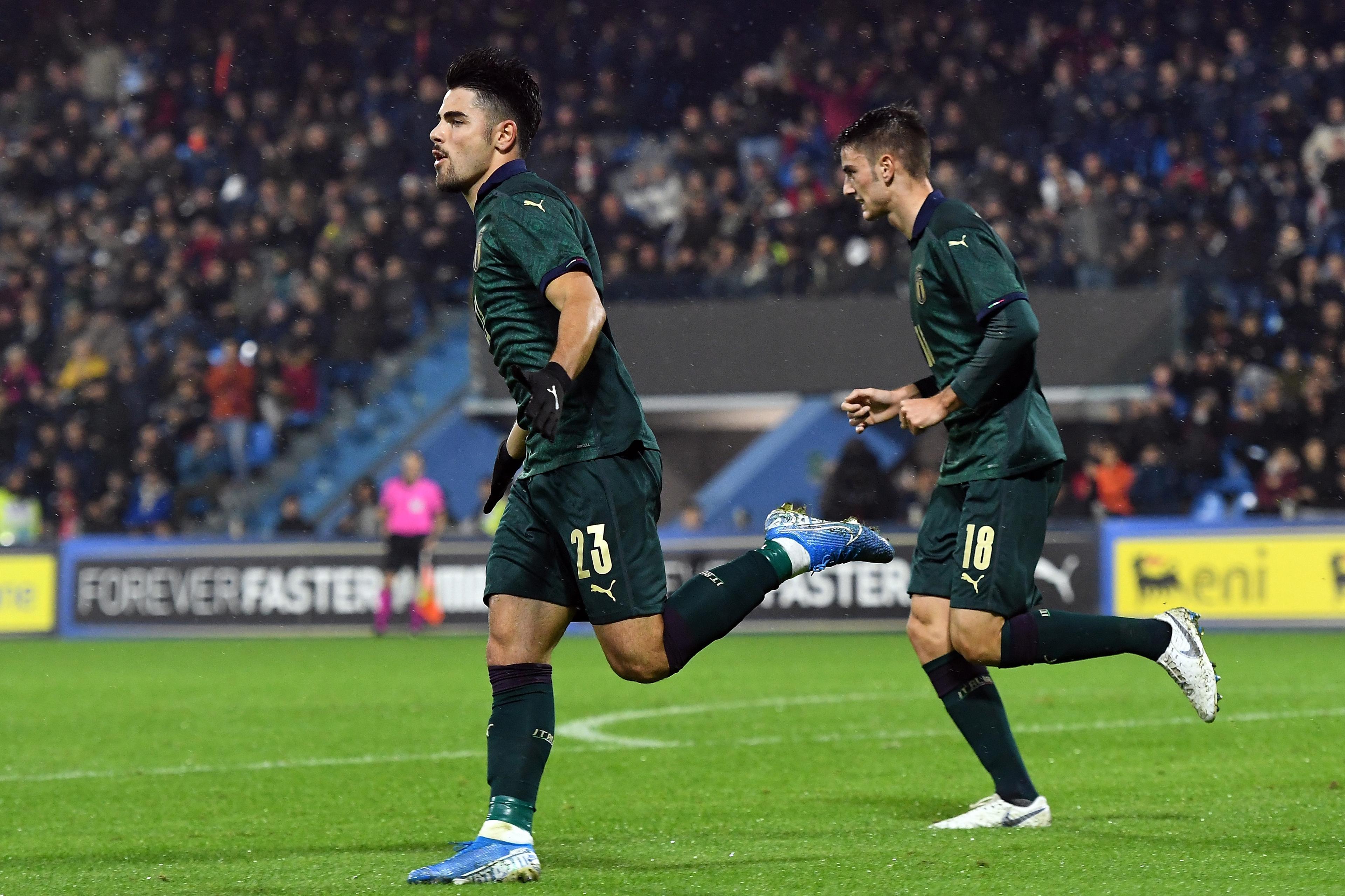 FERRARA, ITALY - NOVEMBER 16:  Riccardo Sottil of Italy U21  celebrates after scoring the opening goal during the UEFA U21 European Championship Qualifier match between Italy and Iceland at Stadio Paolo Mazza on November 16, 2019 in Ferrara, .  (Photo by Alessandro Sabattini/Getty Images)