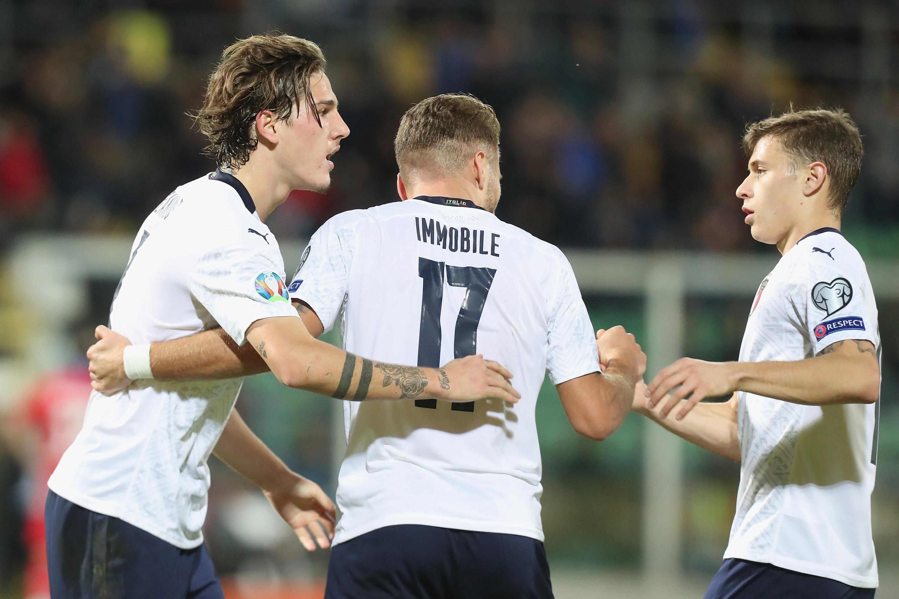 PALERMO, ITALY - NOVEMBER 18:  Players of Italy celebrate during the UEFA Euro 2020 Qualifier between Italy and Armenia on November 18, 2019 in Palermo, Italy.  (Photo by Maurizio Lagana/Getty Images)
