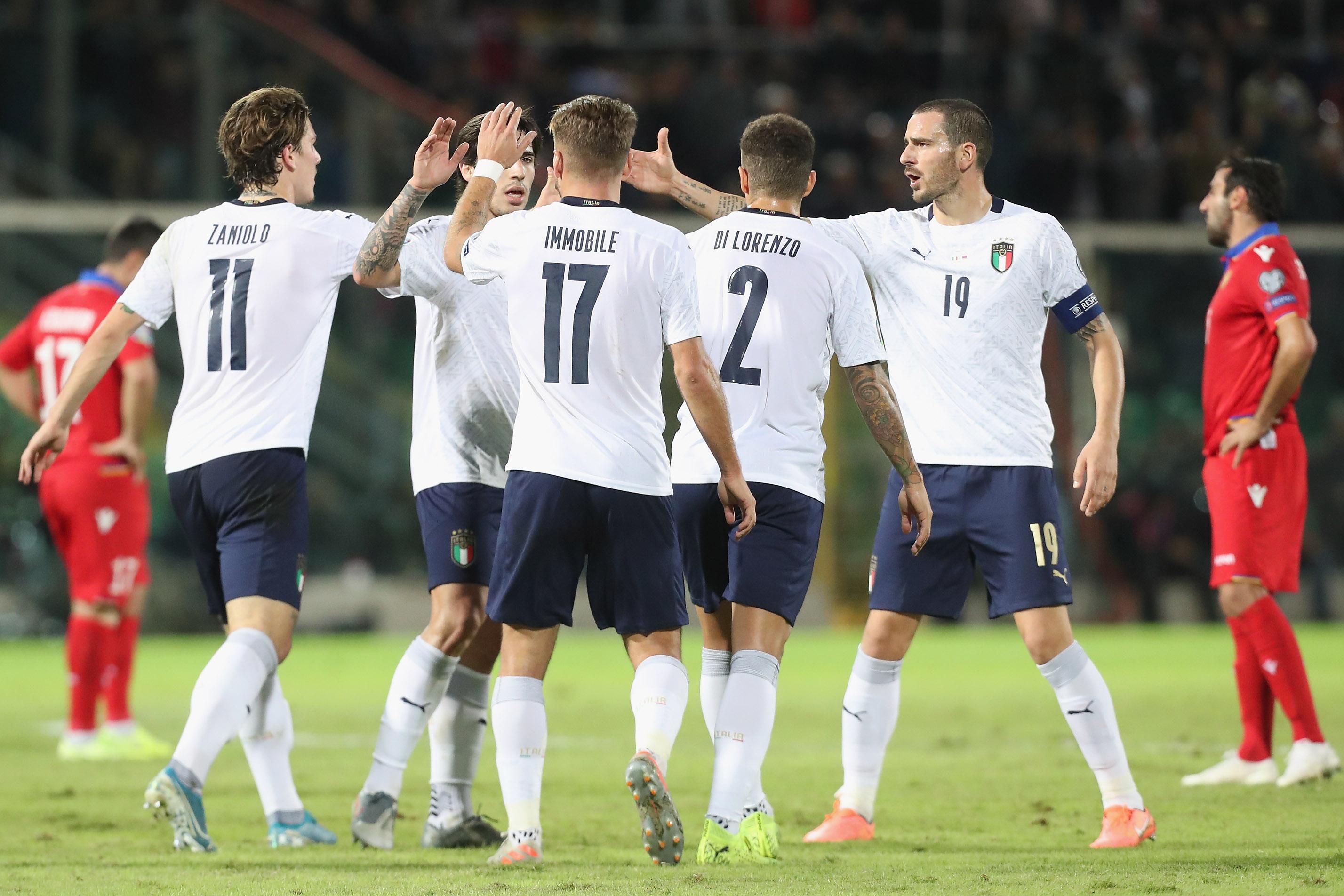 PALERMO, ITALY - NOVEMBER 18:  Players of Italy celebrate during the UEFA Euro 2020 Qualifier between Italy and Armenia on November 18, 2019 in Palermo, Italy.  (Photo by Maurizio Lagana/Getty Images)