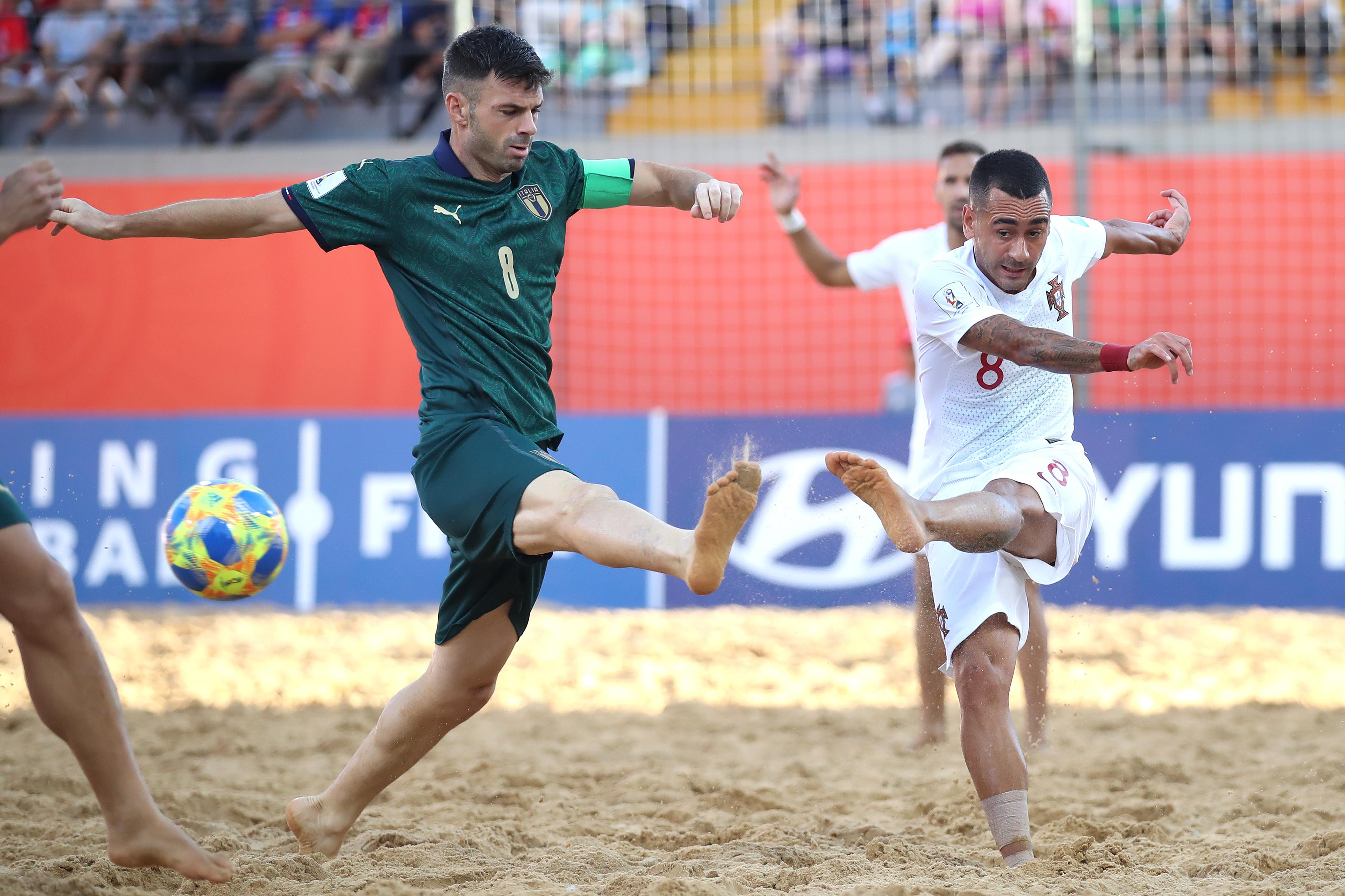 ASUNCION, PARAGUAY - DECEMBER 01: Be Martins of Portugal shoots under pressure from Francesco Corosiniti of Italy during the FIFA Beach Soccer World Cup Paraguay 2019 Final Match between Italy and Portugal at Estadio Mundialista \"Los Pynandi\" on December 01, 2019 in Asuncion, Paraguay. (Photo by Alex Grimm - FIFA/FIFA via Getty Images)