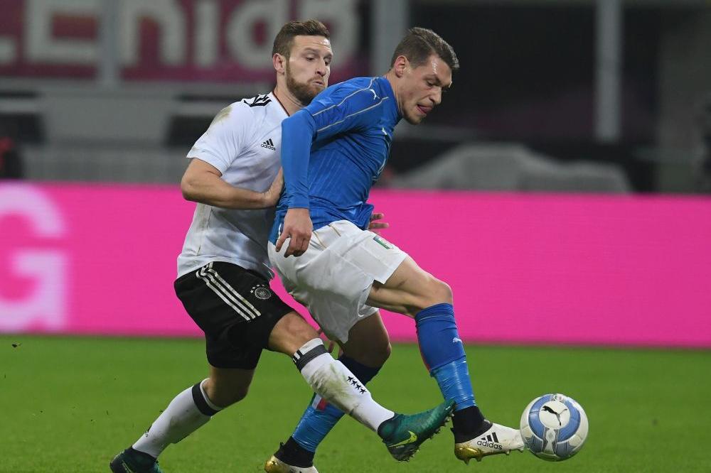 MILAN, ITALY - NOVEMBER 15:  Andrea Belotti of Italy is challenged by Shkodran Mustafi of Germany during the International Friendly Match between Italy and Germany at Giuseppe Meazza Stadium on November 15, 2016 in Milan, .  (Photo by Claudio Villa/Getty Images)
