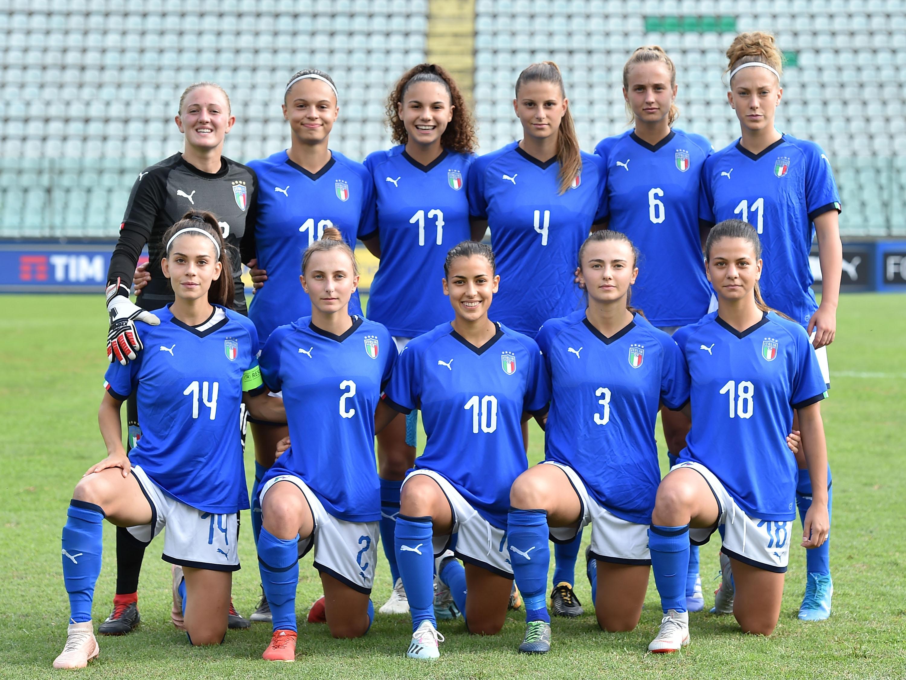 SIENA, ITALY - OCTOBER 05: Team of Italy prior the UEFA European Women's Under-19 Qualifying Round Group 8 match between Italy U19 and Slovenia U19 at Stadio Artemio Franchi on October 5, 2019 in Siena, Italy. (Photo by Giuseppe Bellini/Getty Images)