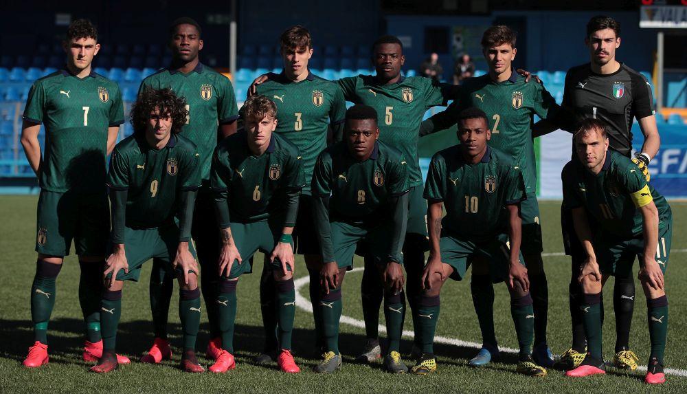 LECCO, ITALY - FEBRUARY 12: Italy team line up prior to the International Friendly match between Italy U19 and Switzerland U19 on February 12, 2020 in Lecco, Italy. (Photo by Emilio Andreoli/Getty Images)