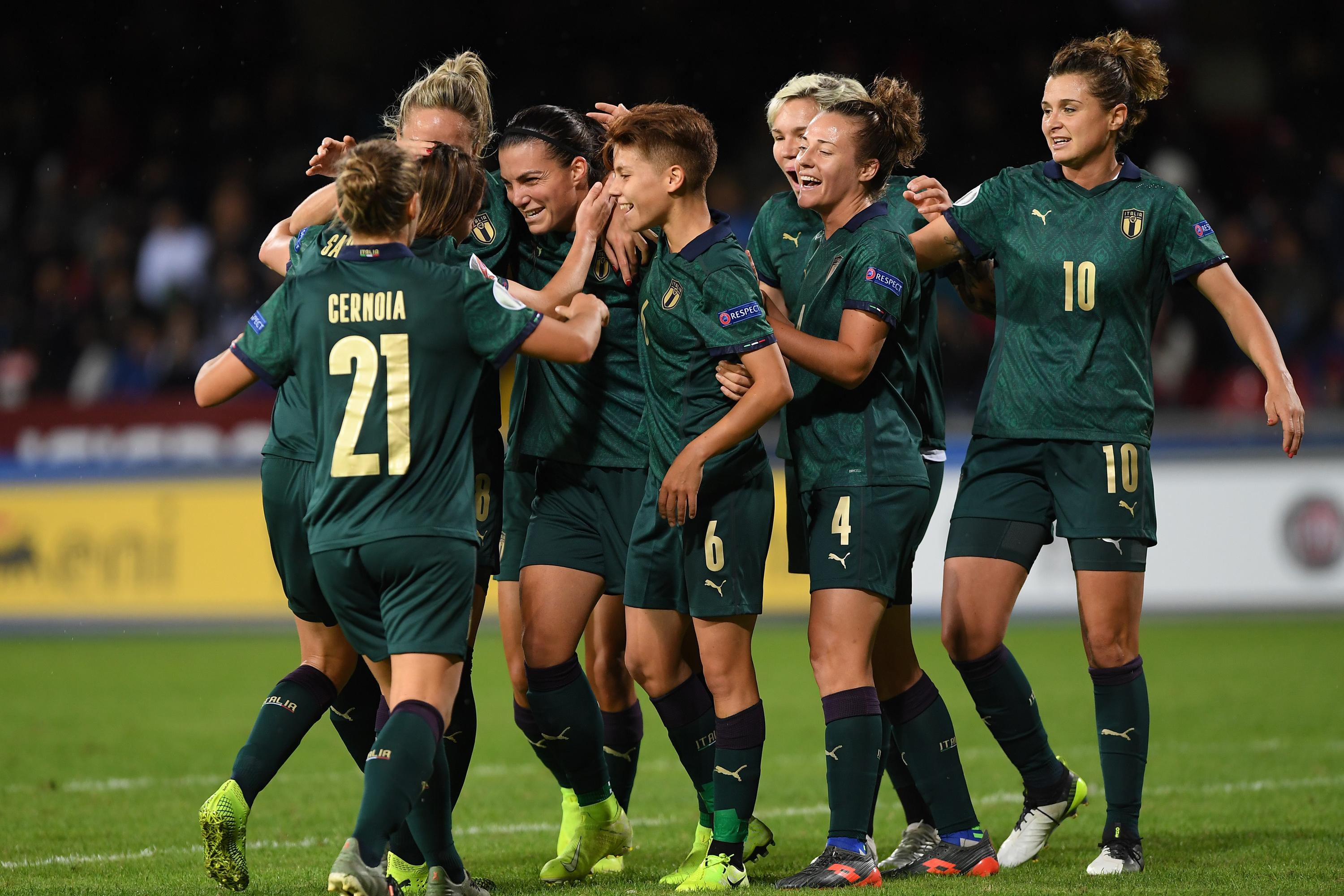 BENEVENTO, ITALY - NOVEMBER 08: Alia Guagni of Italy Women celebrates after scoring the 2-0 goal during the UEFA Women\\'s Euros 2021 Qualifier match between Italy Women v Georgia Women on November 08, 2019 in Benevento, Italy. (Photo by Francesco Pecoraro/Getty Images)