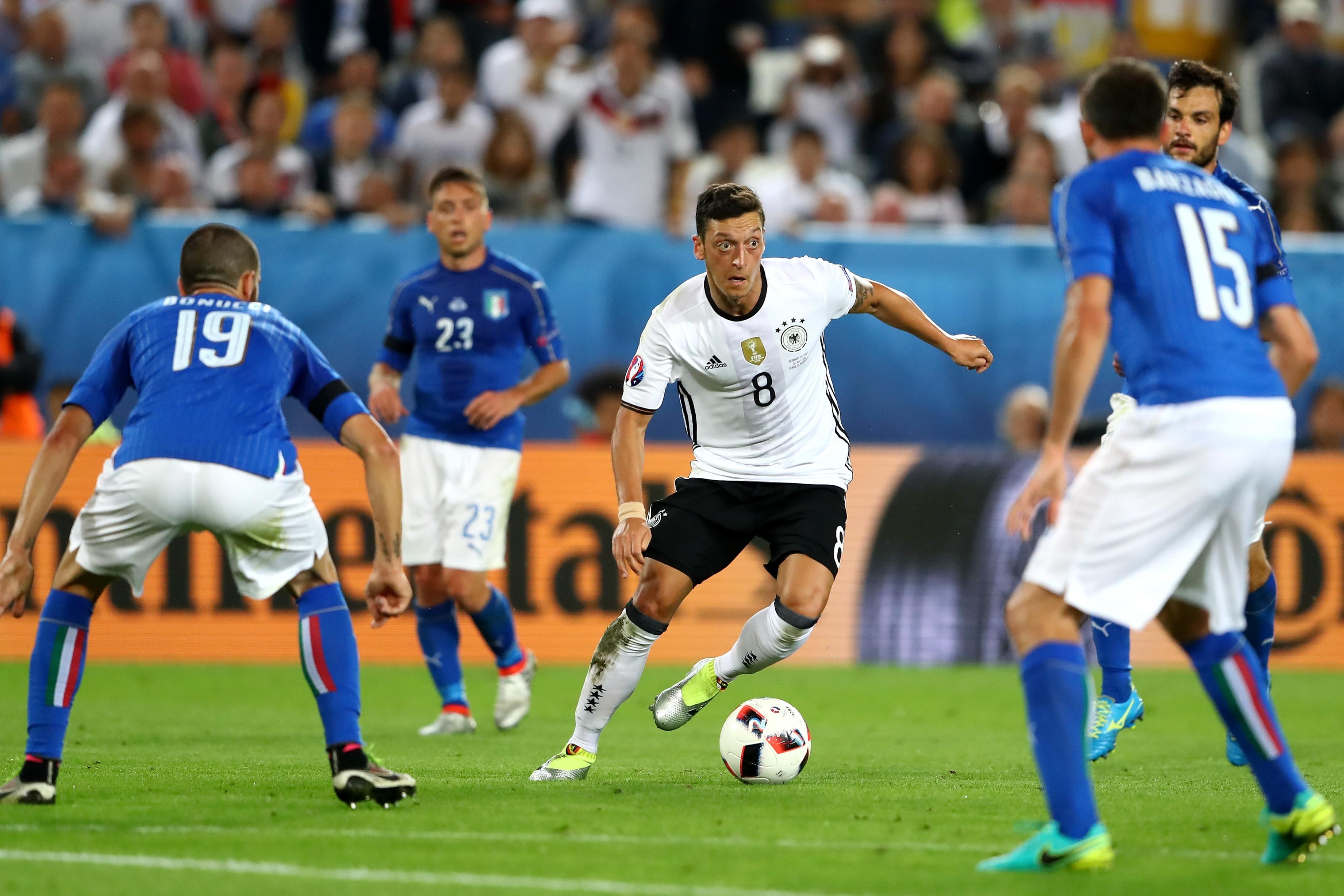 BORDEAUX, FRANCE - JULY 02: Mesut Oezil of Germany controls the ball against Italy defense during the UEFA EURO 2016 quarter final match between Germany and Italy at Stade Matmut Atlantique on July 2, 2016 in Bordeaux, France. (Photo by Alexander Hassenstein/Getty Images)