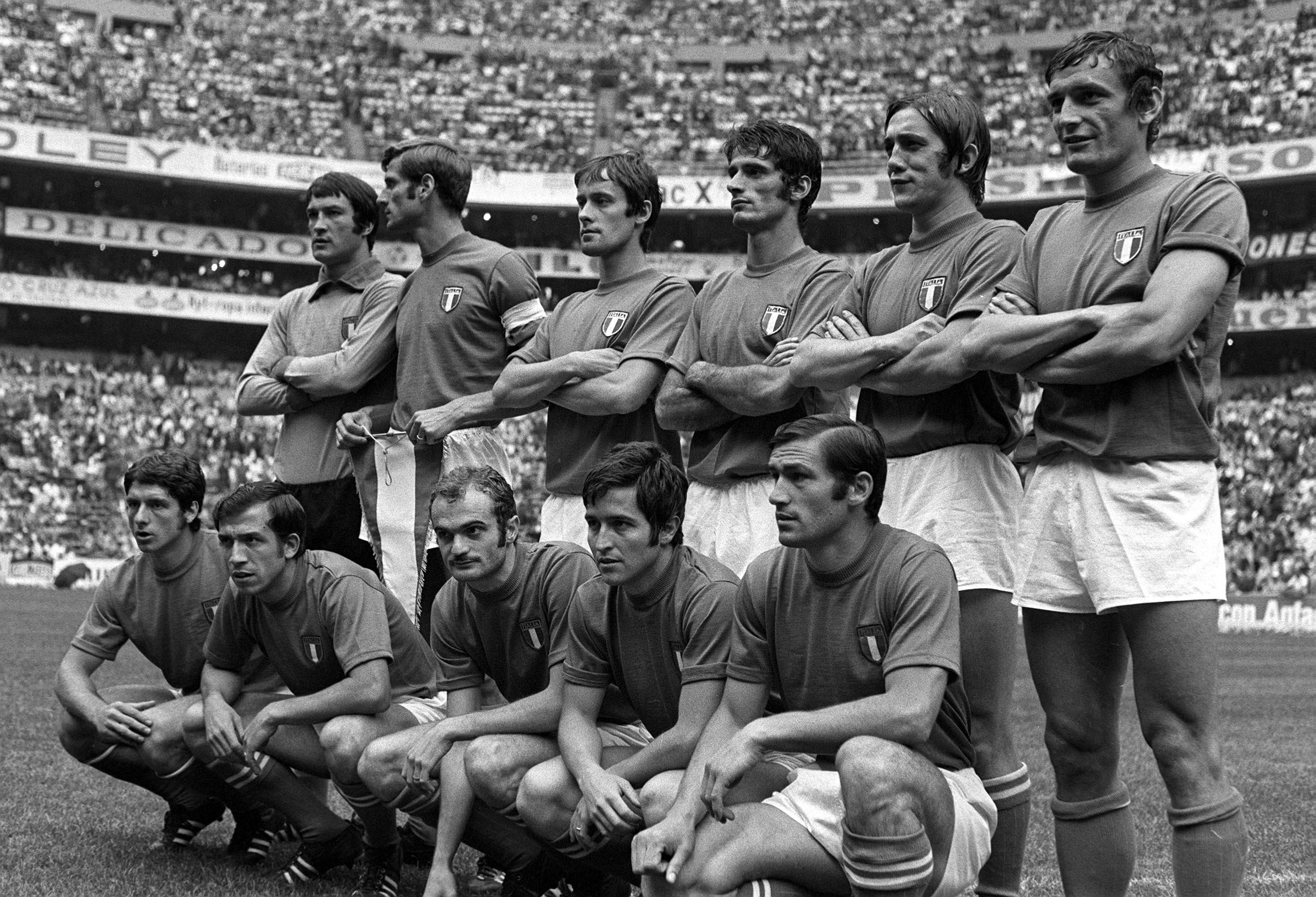 Sport, Football, 1970 World Cup Semi Final, Mexico City, Mexico, 17th June 1970, Italy 4 v West Germany 3, The Italian team that beat West Germany in the semi-final match, They are Back Row L-R: Enrico Albertosi, Giacinto Facchetti, Roberto Rosato, Angelo Domenghini, Roberto Boninsegna and Luigi Riva, Kneeling L-R: Mario Bertini, Pier Luigi Cera, Alessandro Mazzola, Giancarlo De Sisti and Tarcisio Burgnich (Photo by Popperfoto via Getty Images/Getty Images)