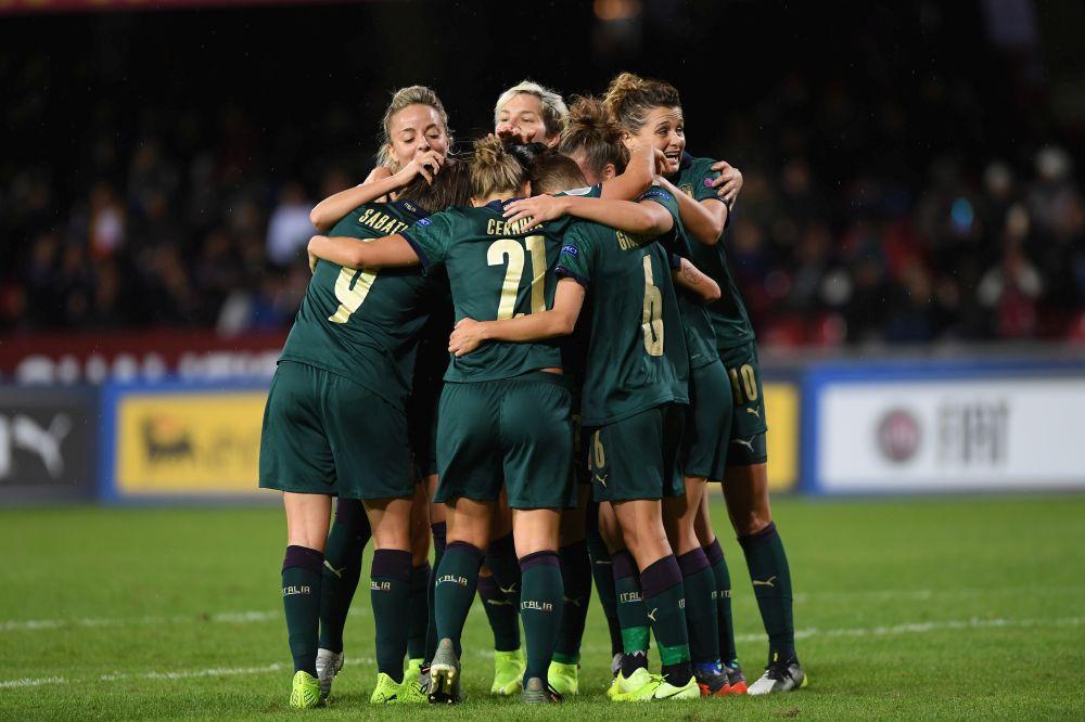 BENEVENTO, ITALY - NOVEMBER 08: Alia Guagni of Italy Women celebrates after scoring the 2-0 goal during the UEFA Women\\'s Euros 2021 Qualifier match between Italy Women v Georgia Women on November 08, 2019 in Benevento, Italy. (Photo by Francesco Pecoraro/Getty Images)