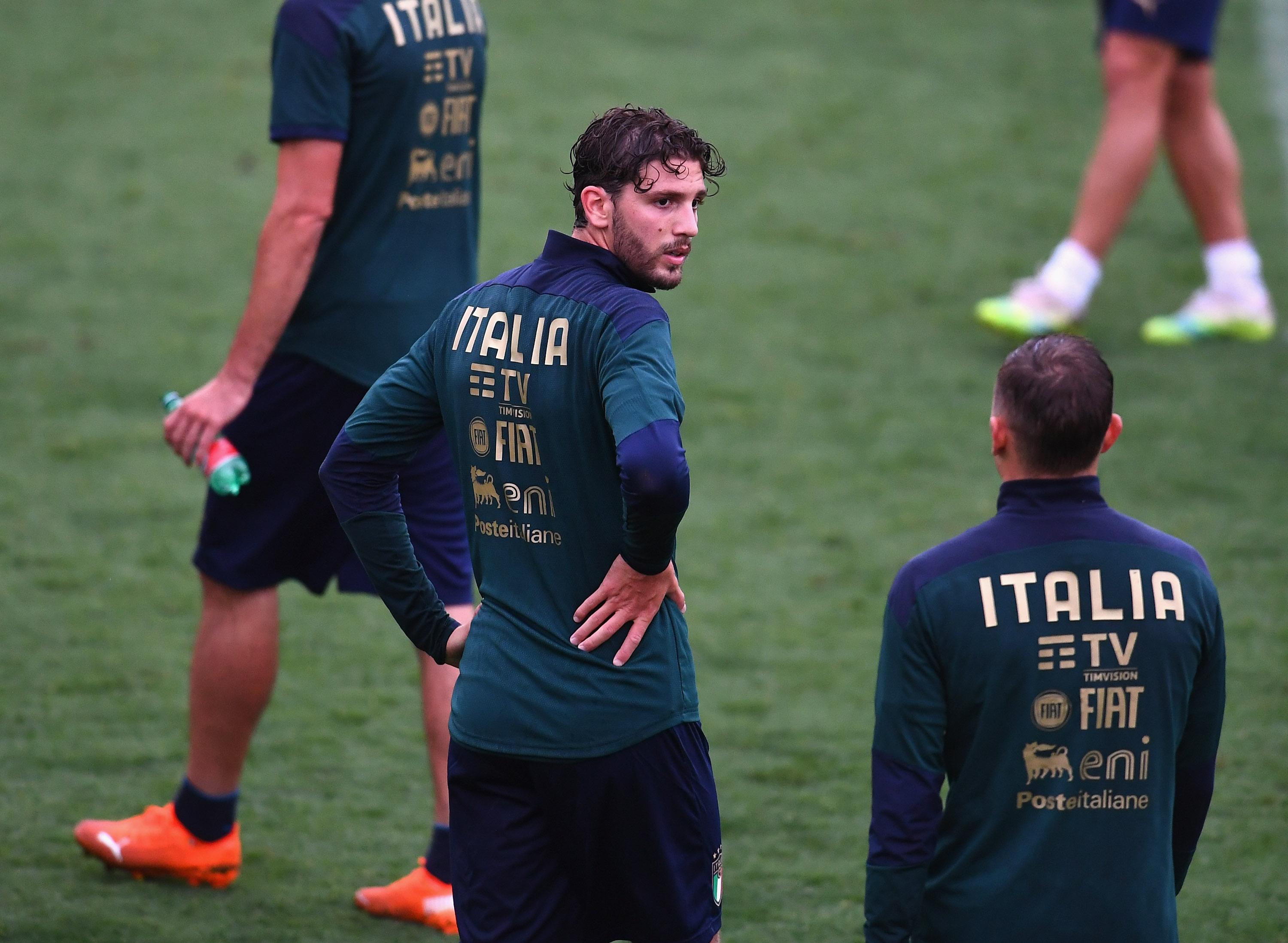 FLORENCE, ITALY - AUGUST 31: Manuel Locatelli of Italy looks on during a training session at Centro Tecnico Federale di Coverciano on August 31, 2020 in Florence, Italy. (Photo by Claudio Villa/Getty Images) *** Local Caption *** Manuel Locatelli