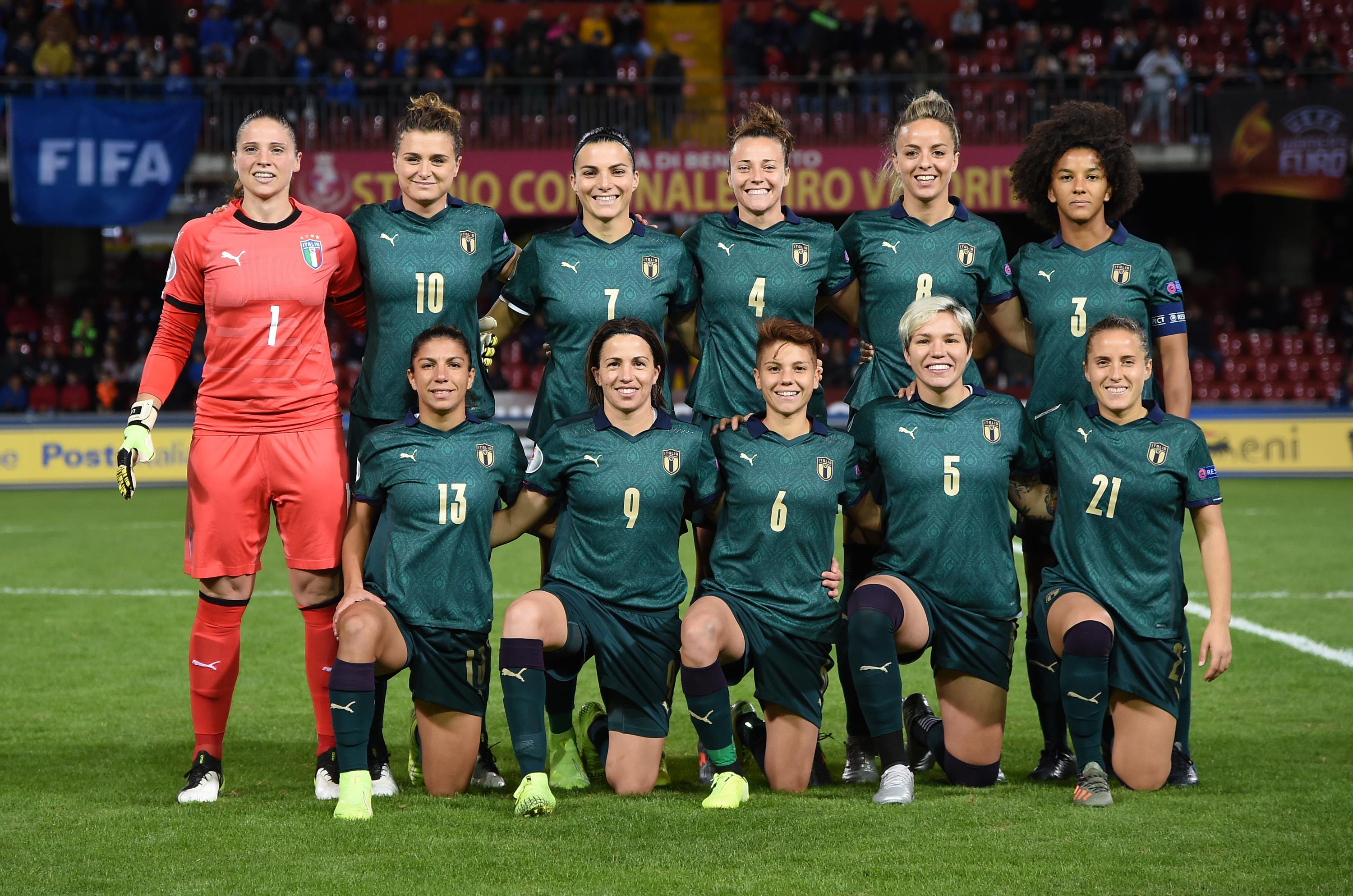 BENEVENTO, ITALY - NOVEMBER 08: Italy Women team before the UEFA Women's Euros 2021 Qualifier match between Italy Women v Georgia Women on November 08, 2019 in Benevento, Italy. (Photo by Francesco Pecoraro/Getty Images)