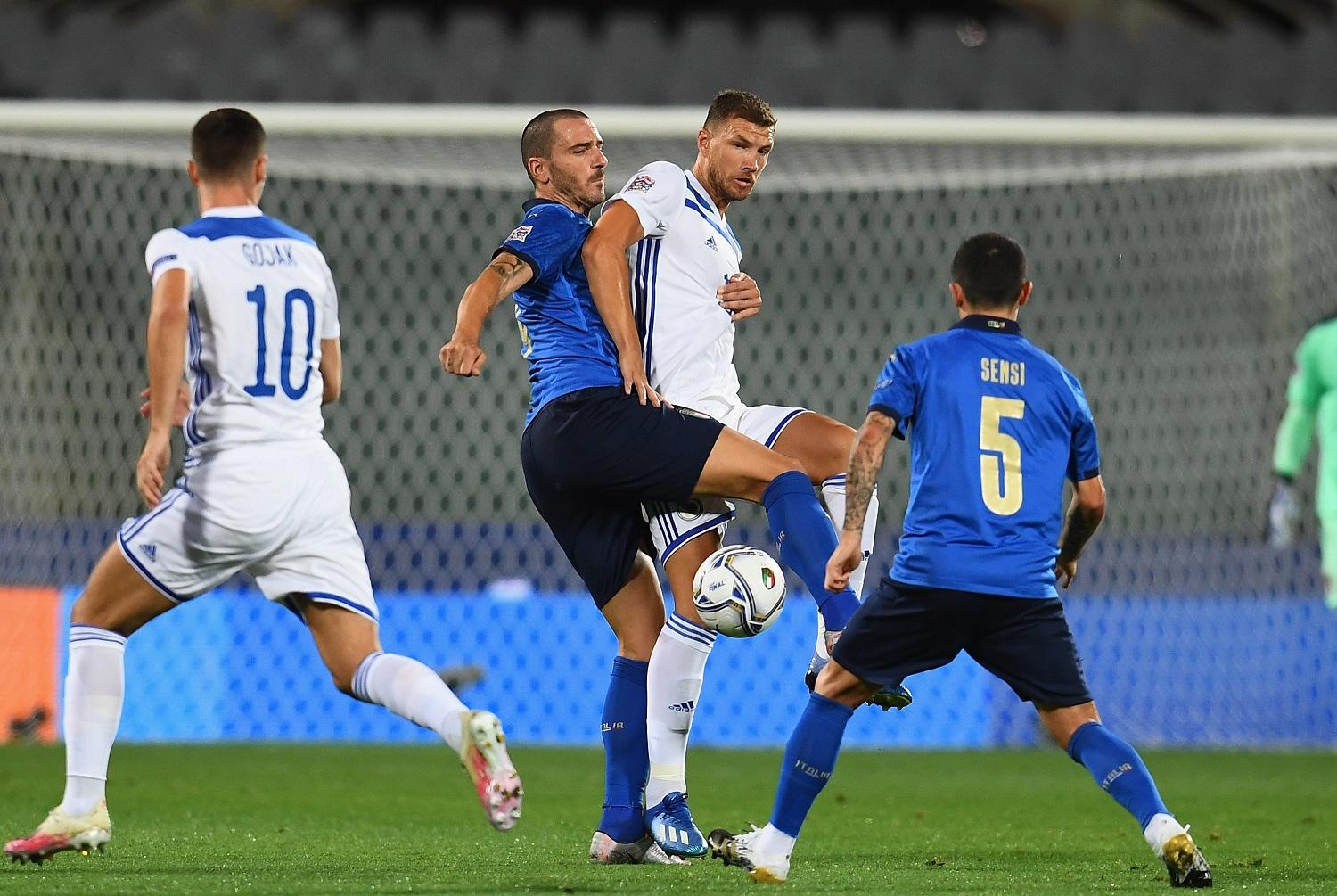 FLORENCE, ITALY - SEPTEMBER 04: Leonardo Bonucci of Italy competes for the ball with Edin Dzeko of Bosnia and Herzegovina during the UEFA Nations League group stage match between Italy and Bosnia and Herzegovina at Artemio Franchi on September 4, 2020 in Florence, Italy. (Photo by Claudio Villa/Getty Images) *** Local Caption *** Leonardo Bonucci; Edin Dzeko