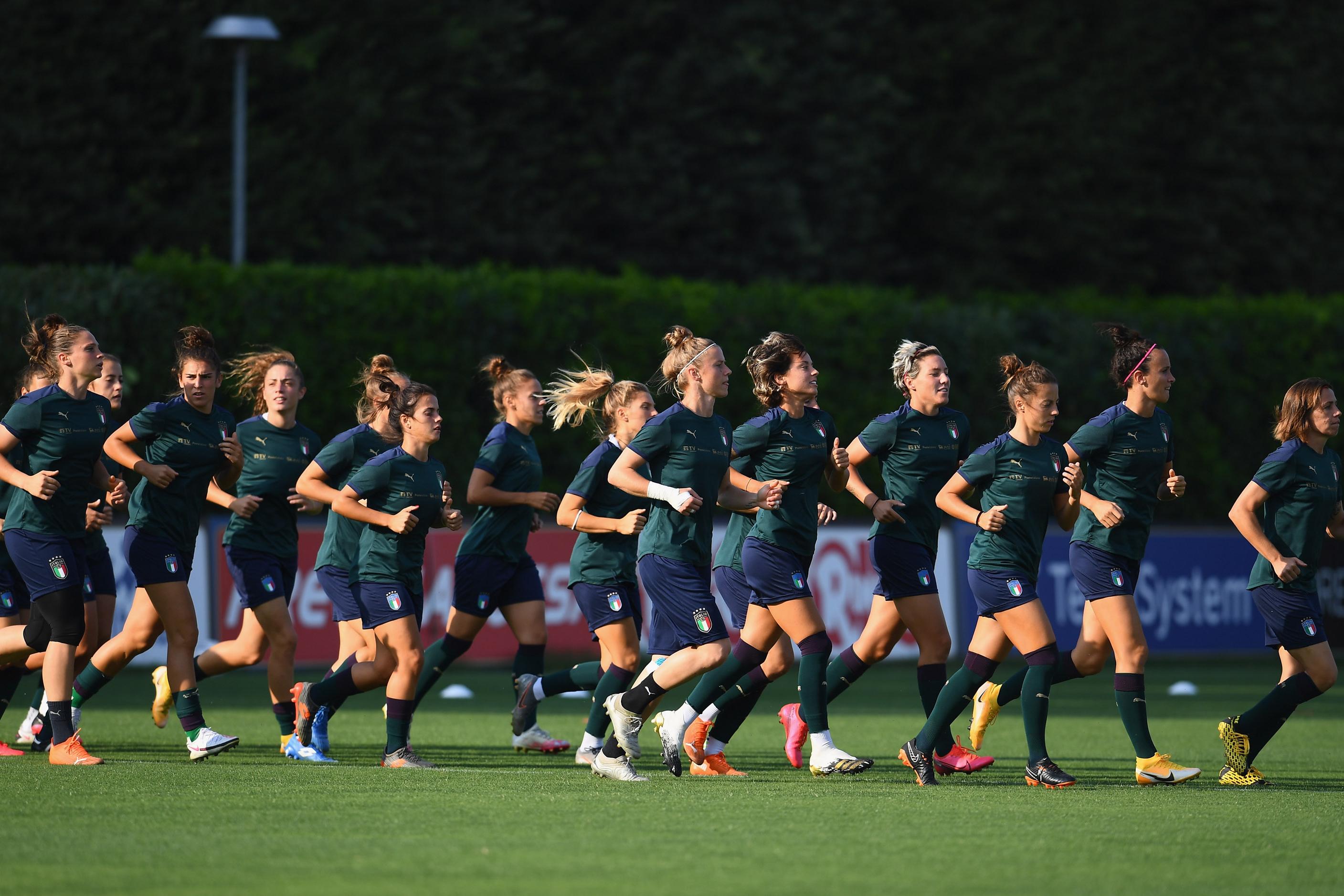 FLORENCE, ITALY - SEPTEMBER 14:  Players of Italy in action during a training session at Centro Tecnico Federale di Coverciano on September 14, 2020 in Florence, Italy.  (Photo by Claudio Villa/Getty Images)