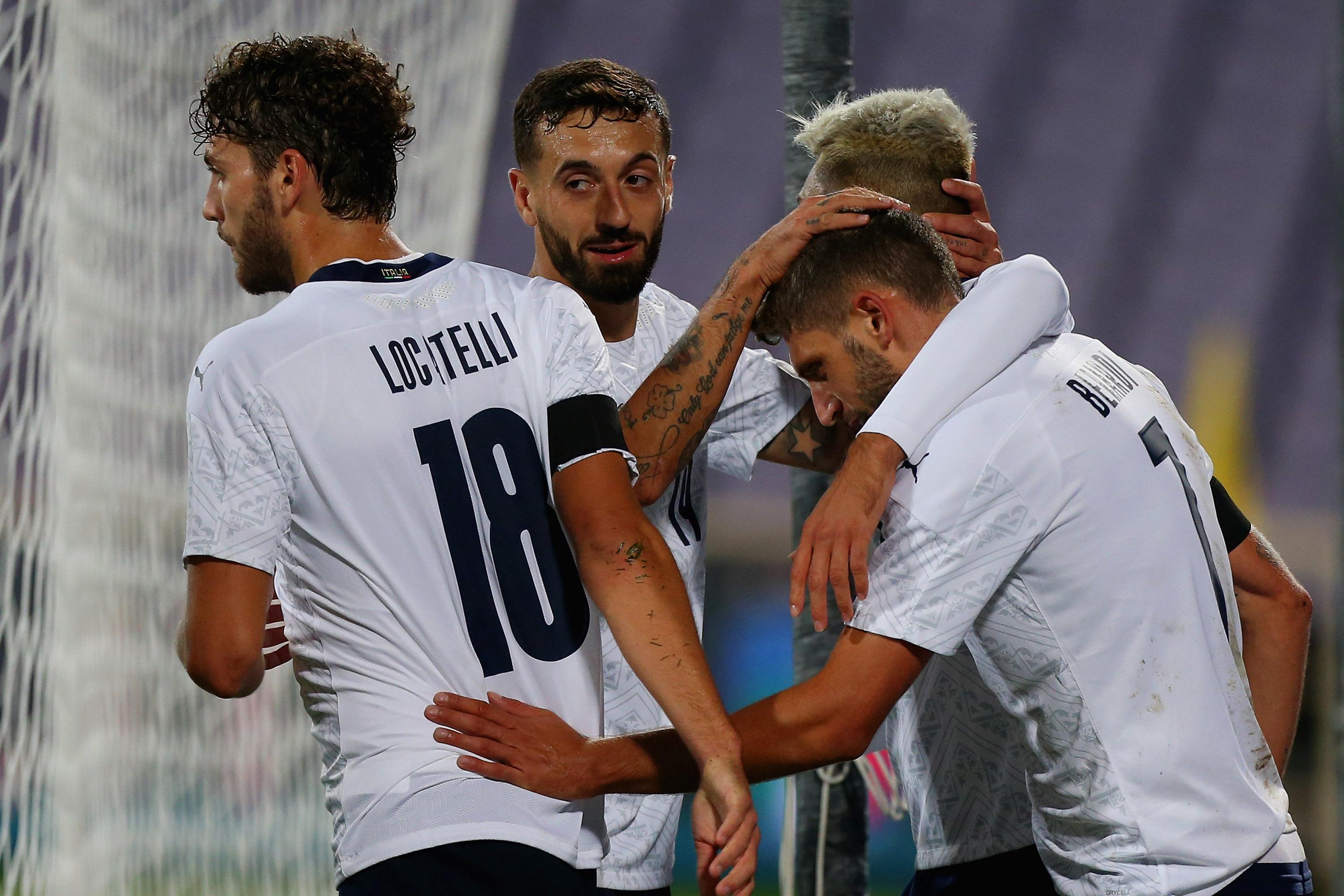 FLORENCE, ITALY - OCTOBER 07:  Domenico Berardi (R) celebrates with his teammates of Italy after scoring the team\\'s sixth goal during the international friendly match between Italy and Moldova at Artemio Franchi on October 7, 2020 in Florence, Italy.  (Photo by Paolo Bruno/Getty Images) *** Local Caption *** Domenico Berardi